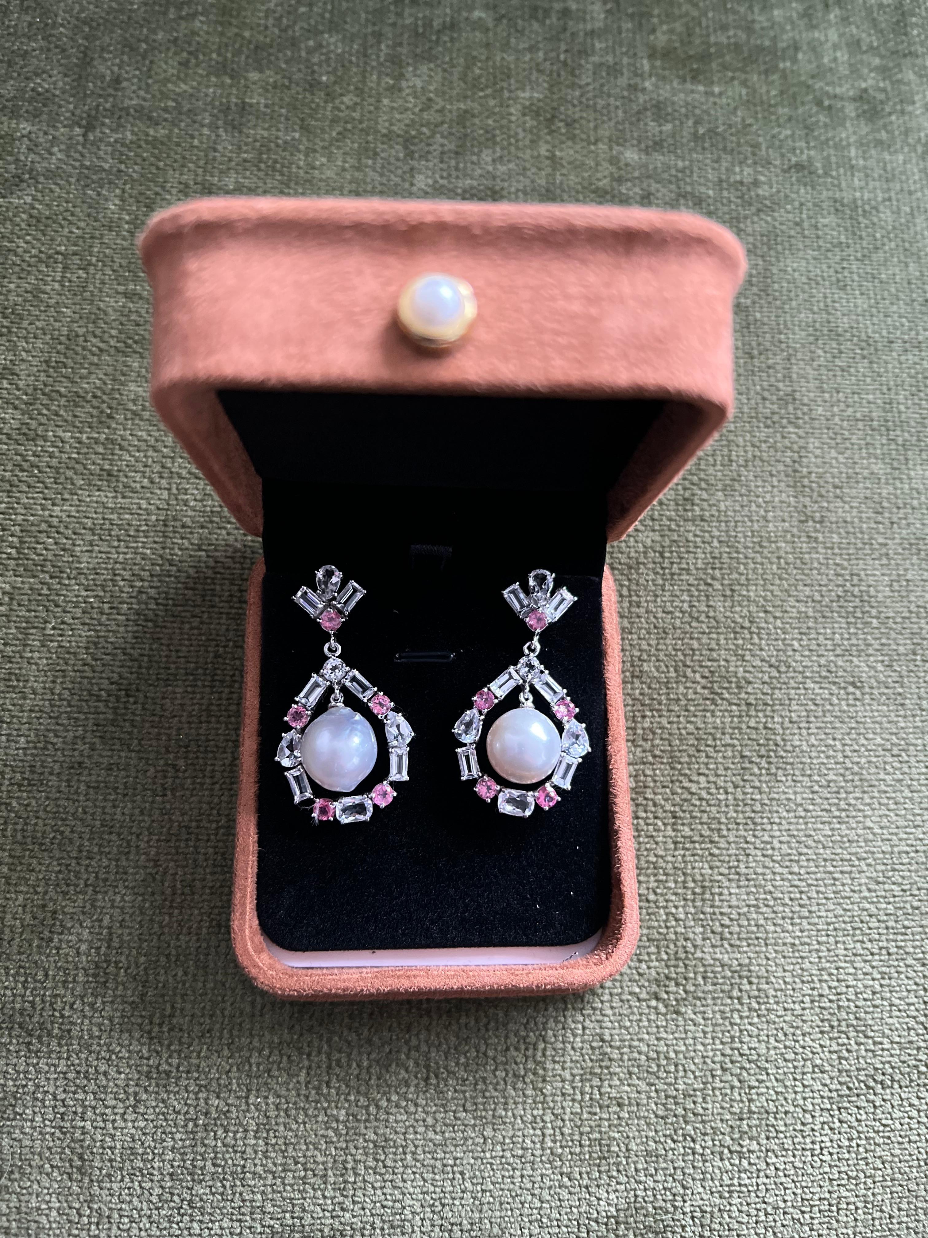 Bochic “Orient” Pink Sapphire & White Pearls Earrings Set 18K Gold & Silver In New Condition For Sale In New York, NY