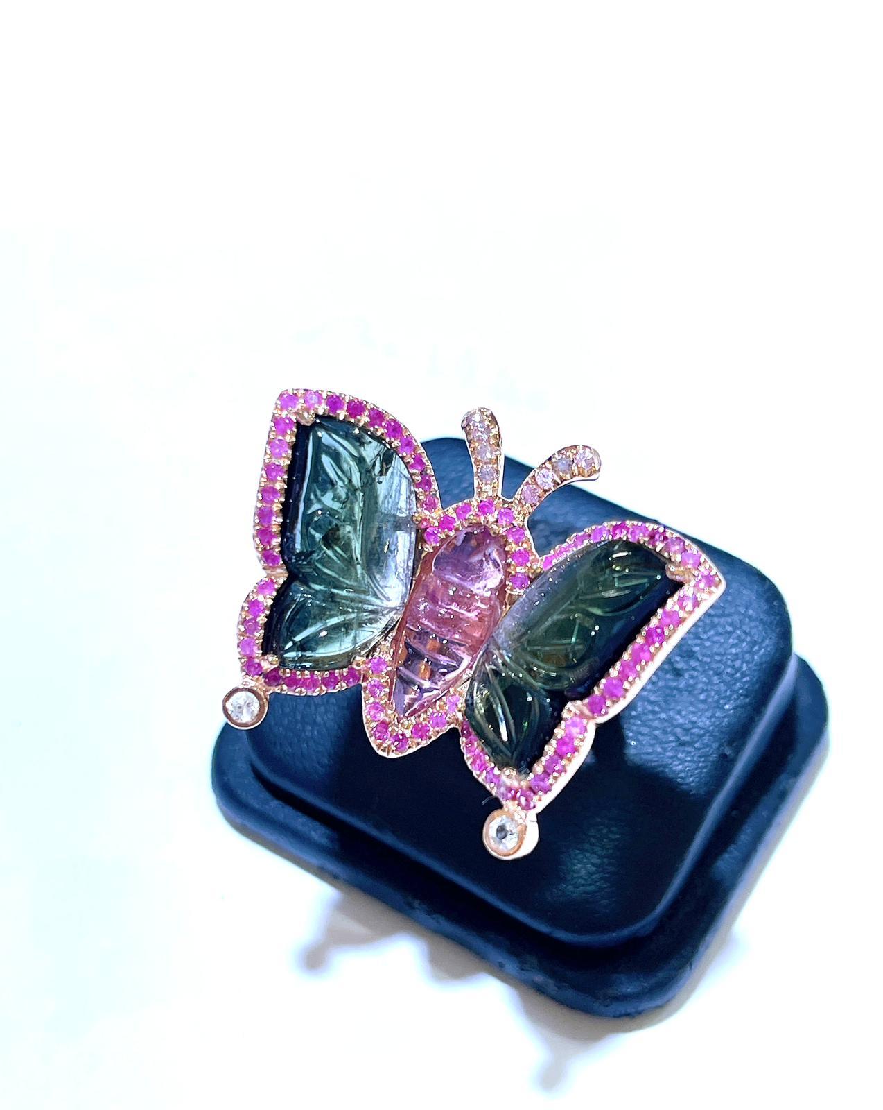 Bochic “Orient” Pink Sapphires & Tourmaline Ring Set In 18K Gold & Silver 

Pink Natural Sapphires from Sri Lanka 
2 carat
Natural carved green and pink tourmaline  
15 carats 


The Ring is from the 