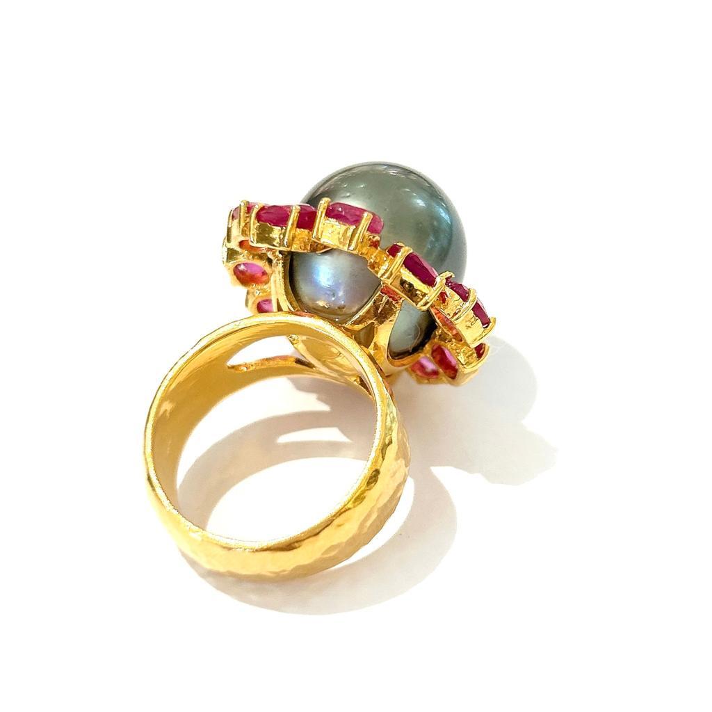 Bochic “Orient” Red Ruby & Black Tahiti Pearl Ring Set In 18K Gold & Silver  In New Condition For Sale In New York, NY
