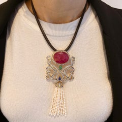 Broche Bochic "Oriente" de rubí rojo, esmeralda y zafiro en oro de 22 quilates y plata