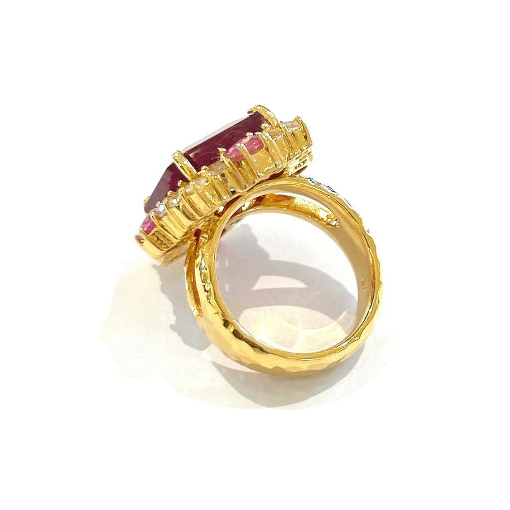 Bochic “Orient” Red Ruby & Multi Sapphire Cocktail Ring Set 18K Gold & Silver  In New Condition For Sale In New York, NY
