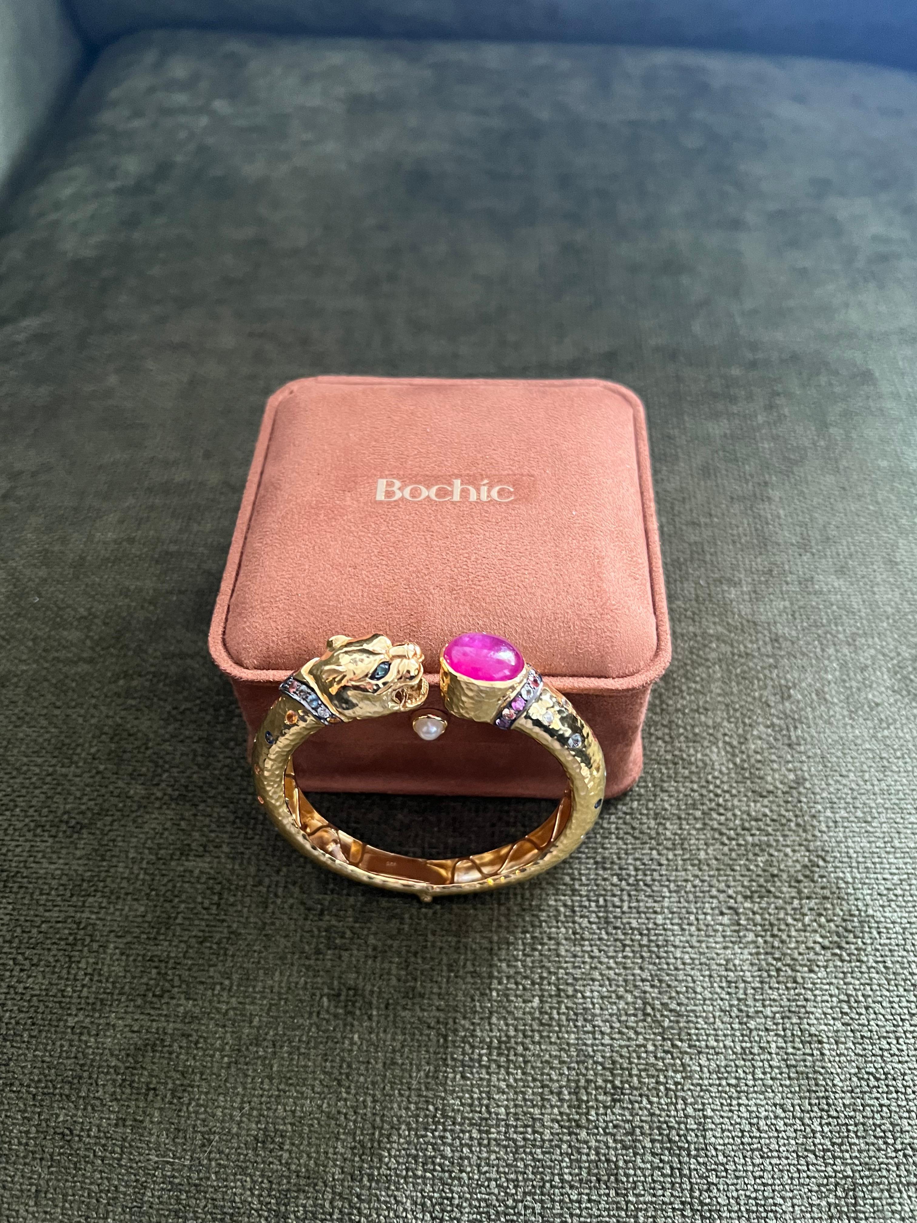 Bochic “Orient” Red Ruby & Multi Sapphire Dragon Bangle Set In 18K Gold & Silver For Sale 4