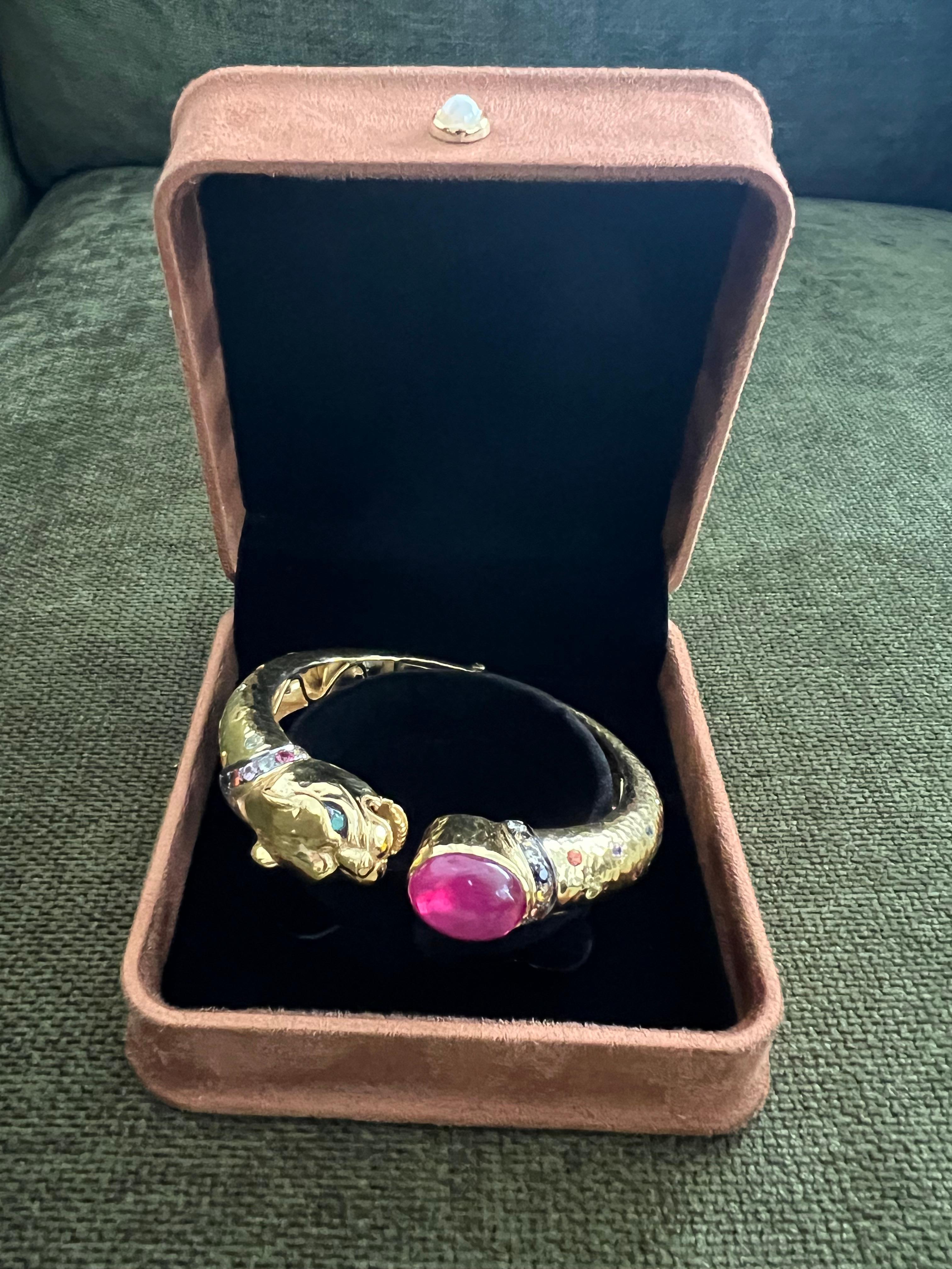 Bochic “Orient” Red Ruby & Multi Sapphire Dragon Bangle Set In 18K Gold & Silver For Sale 11