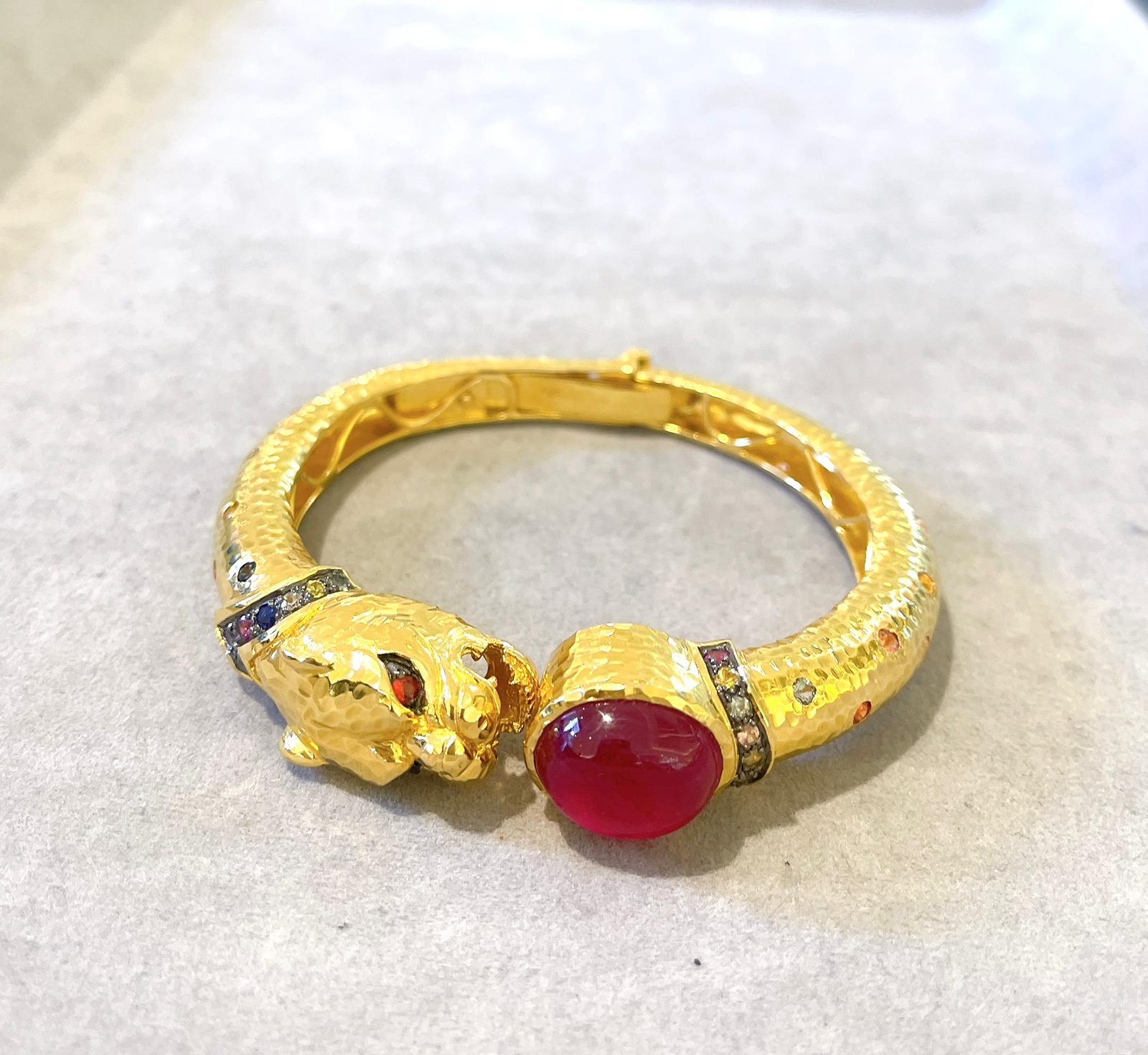 Bochic “Orient” Red Ruby & Multi Sapphire Dragon Bangle Set In 18K Gold & Silver

Red Ruby Oval Shape - 9 Carat 
Multi color sapphires from Sri Lanka 
1 Carat 
Colors: Pink, Orange, Blue, Rose, Yellow, Green 

The bangle has an open and close leaver