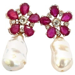 Bochic Orient-Ohrringe aus 18 Karat Gold und Silber mit rotem Rubin und Südseeperlen