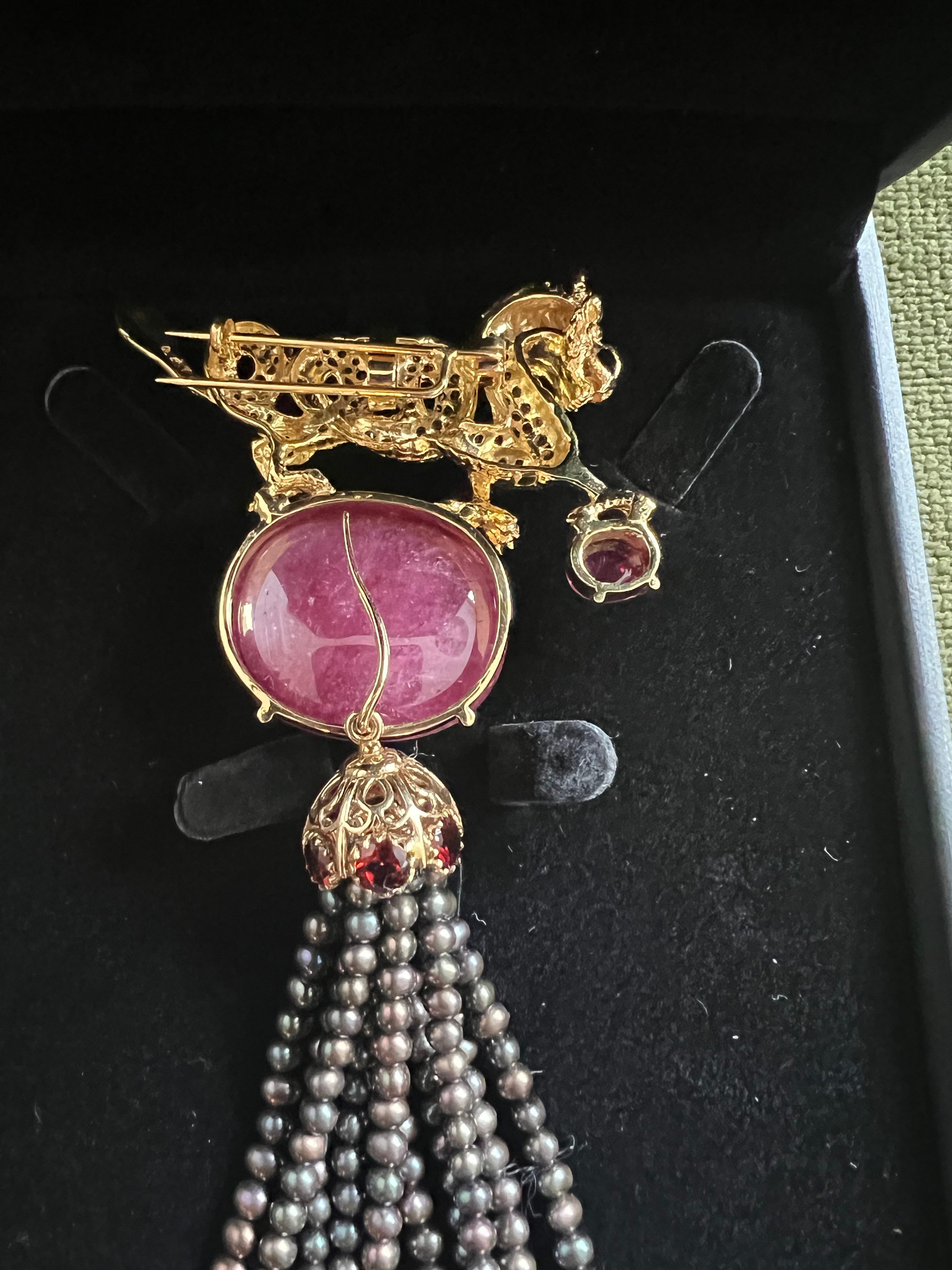 Bochic Orient-Brosche aus 18 Karat Gold und Silber mit Rubin und schwarzer Perle im Angebot 10