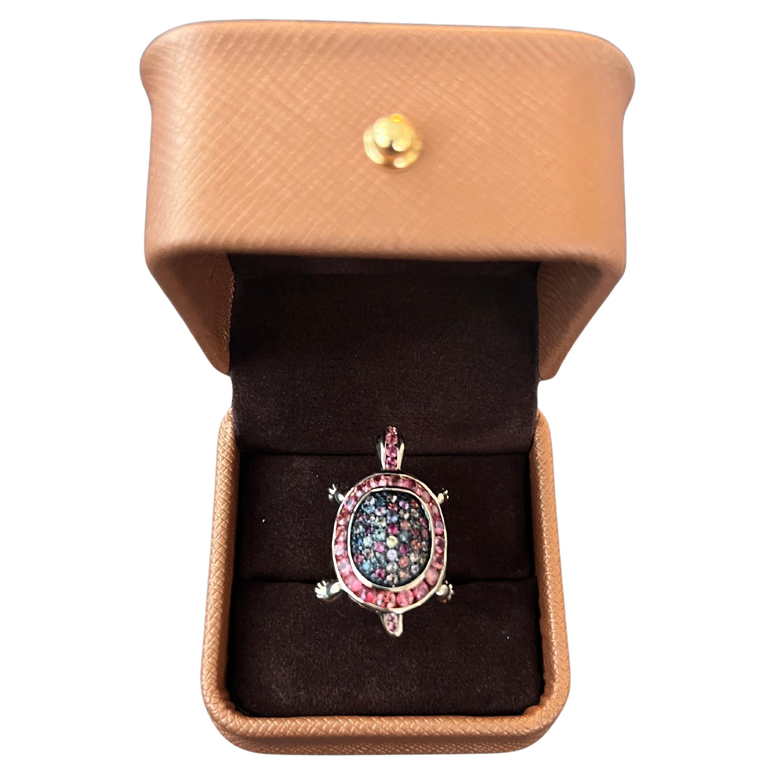 Anillo de cóctel Bochic "Oriente" con rubí y zafiros de fantasía Juego de 18 quilates y plata
