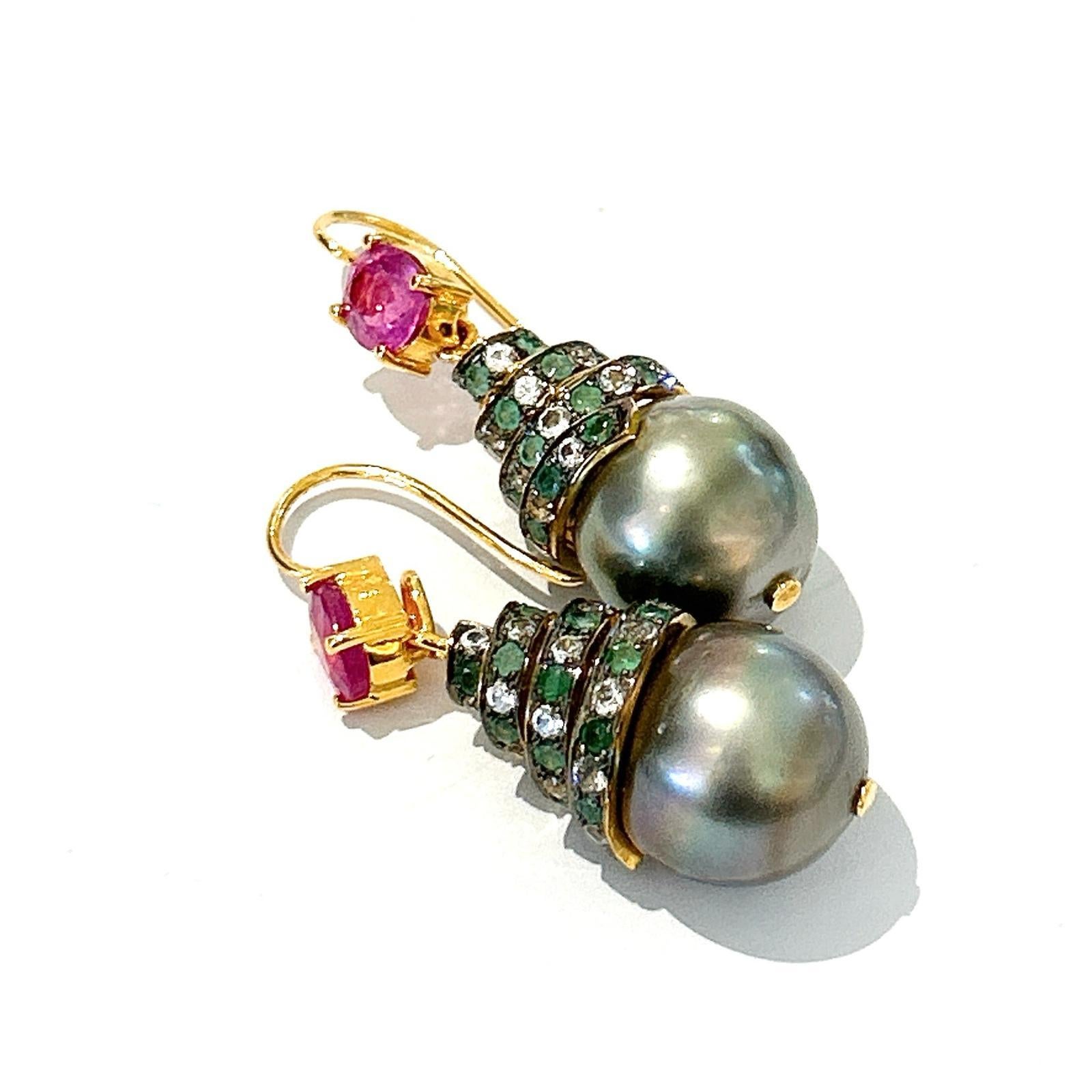 Bochic “Orient” Ruby, Multi Gem & South Sea Pearl Earrings In 18K Gold & Silver 


Natural Red Ruby - 3.50 Carats 
Natural White Topaz - 1.50 Carats 
Natural Green Emeralds - 1.00 Carats 
South Sea Tahiti Pearls, Green Color and Pink tone 


The