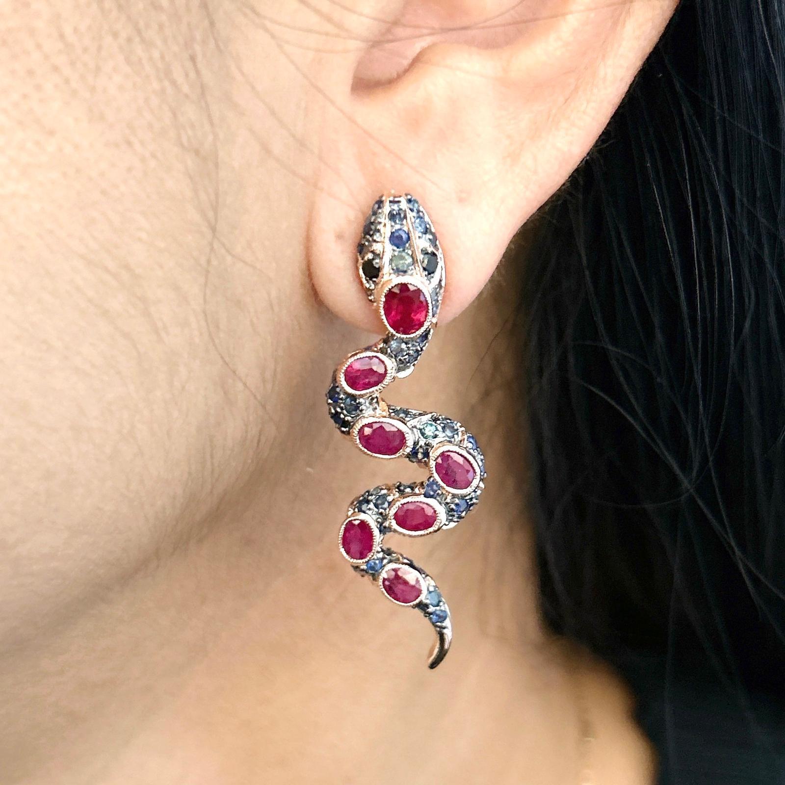 da uomo o donna Orecchini a serpente con rubino e zaffiri multipli di Bochic 