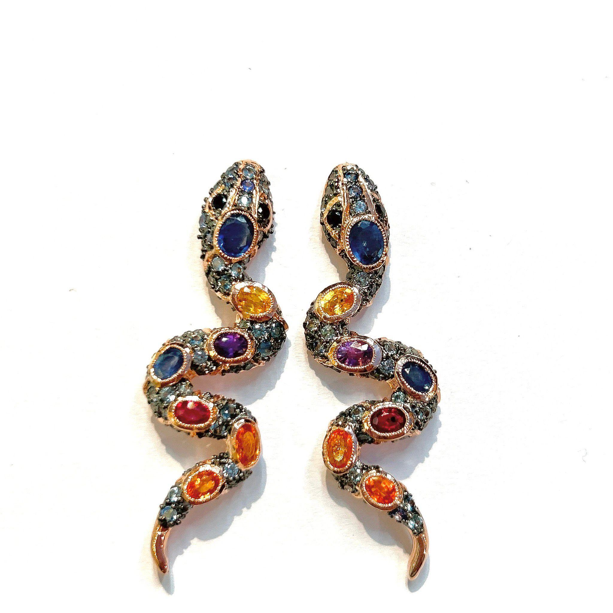 Boucles d'oreilles Bochic Orient Serpent en or et argent 18 carats serties de rubis et de plusieurs saphirs Unisexe en vente