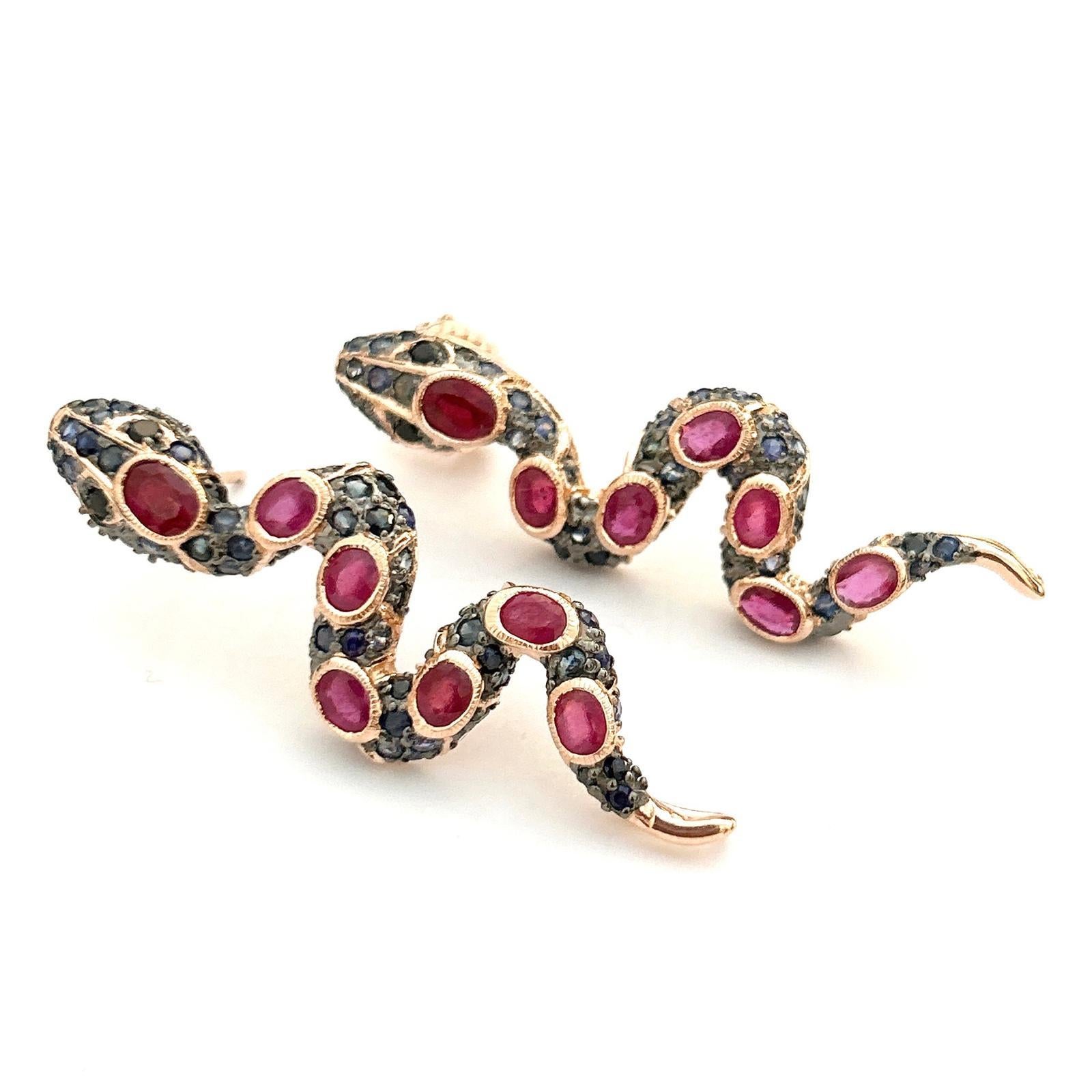 Orecchini a serpente con rubino e zaffiri multipli di Bochic 