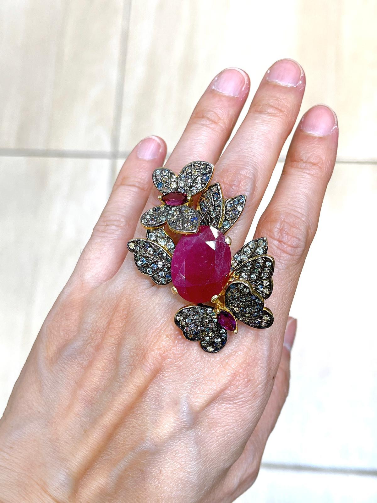 Bochic “Orient” Ruby & Multi Sapphire Vintage Cluster Ring Set 18K & Silver  In New Condition For Sale In New York, NY