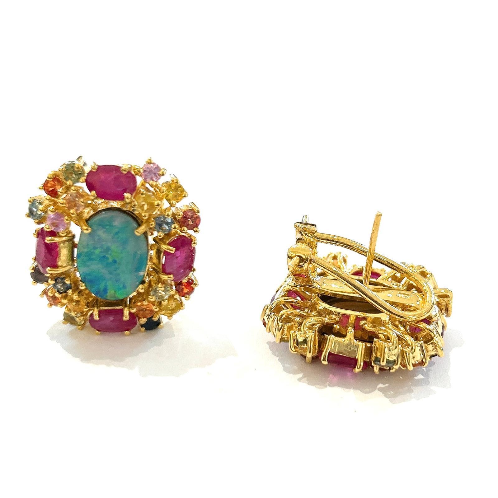 Bochic Orient-Ohrringe aus 18 Karat Gold und Silber mit Rubin, Opal und mehreren Saphiren für Damen oder Herren