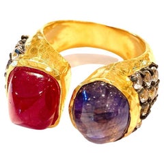 Bague Bochic Orient en or et argent 22 carats sertie de rubis et saphirs