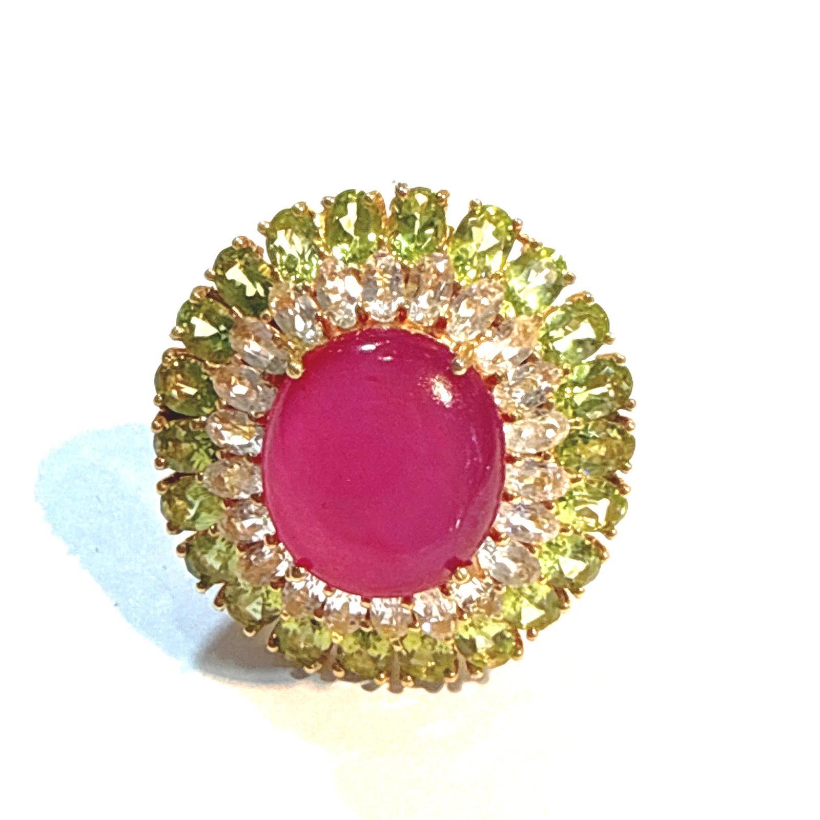 Taglio brillante Anello da cocktail con rubino, peridoto e gemme multiple di Bochic 