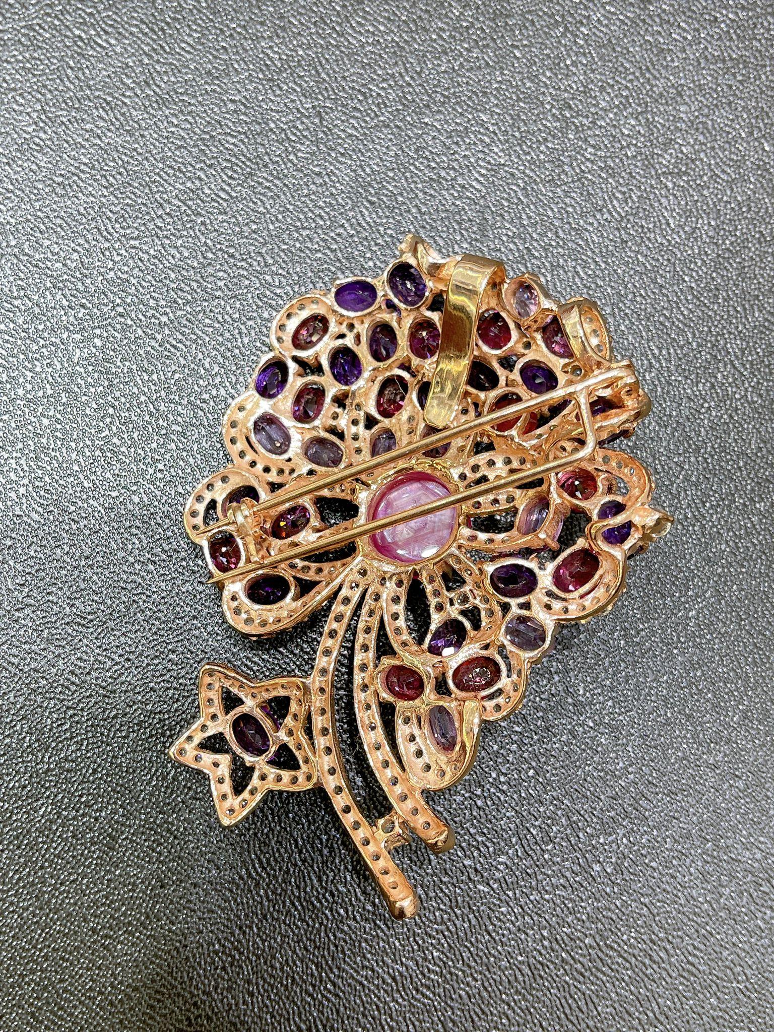 Baroque Broche Bochic Orient en or et argent 18 carats sertie de rubis, topaze et améthyste en vente