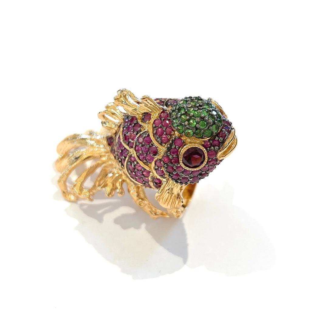 Bochic “Orient” Ruby & Tsavorite Fish Ring Set In 18 K Gold & Silver  In New Condition For Sale In New York, NY
