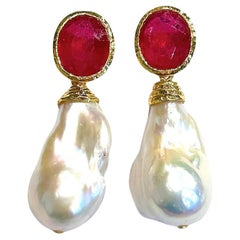 Bochic Orient Rubin & weiße Südperlen-Ohrringe aus 18 Karat Weißgold und Silber