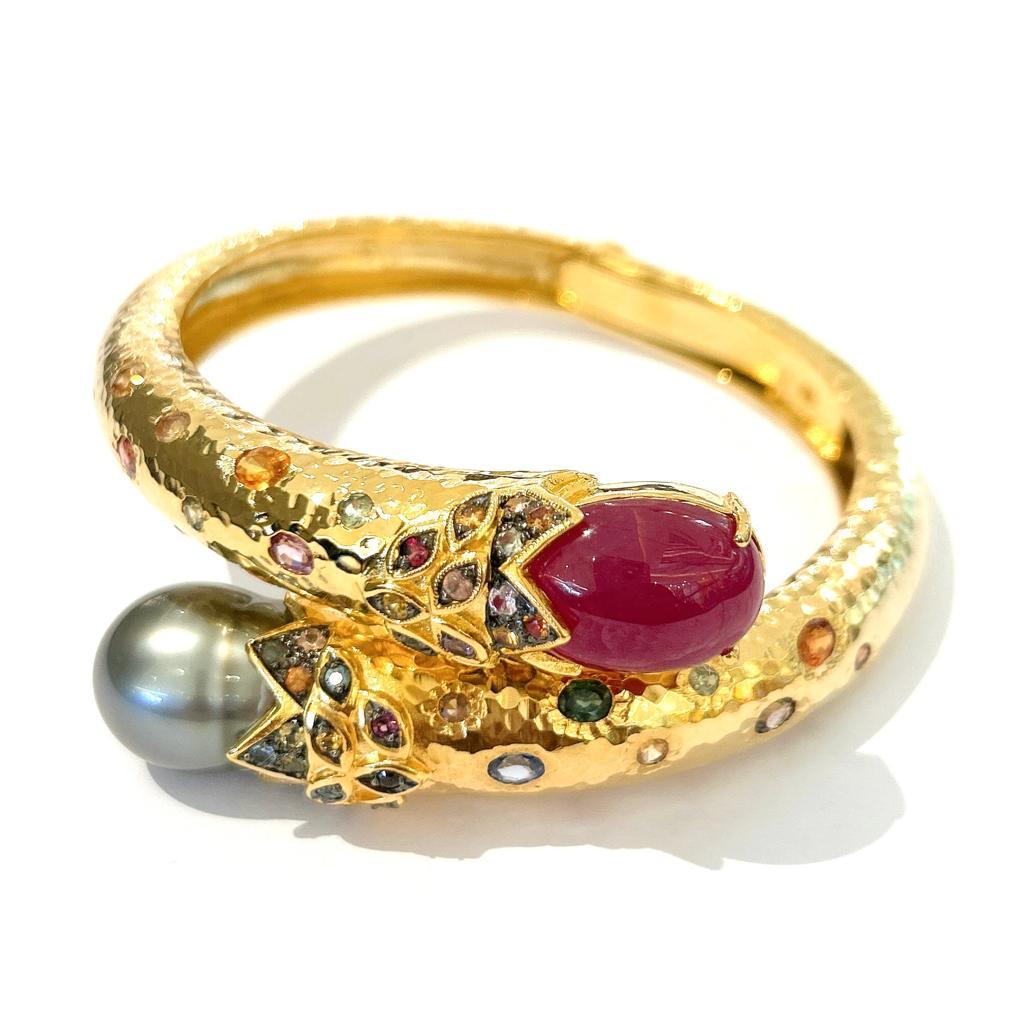 Bochic “Orient” South Sea Pearl, Ruby  & Multi Sapphire Bangle Set In 18K Gold & Silver

Black Tahiti South Sea Pearl 
Natural Red Ruby Cabochon - 8 Carat
Multi color sapphires from Sri Lanka 
3 Carat 
Colors: Pink, Orange, Blue, Rose, Yellow, Green
