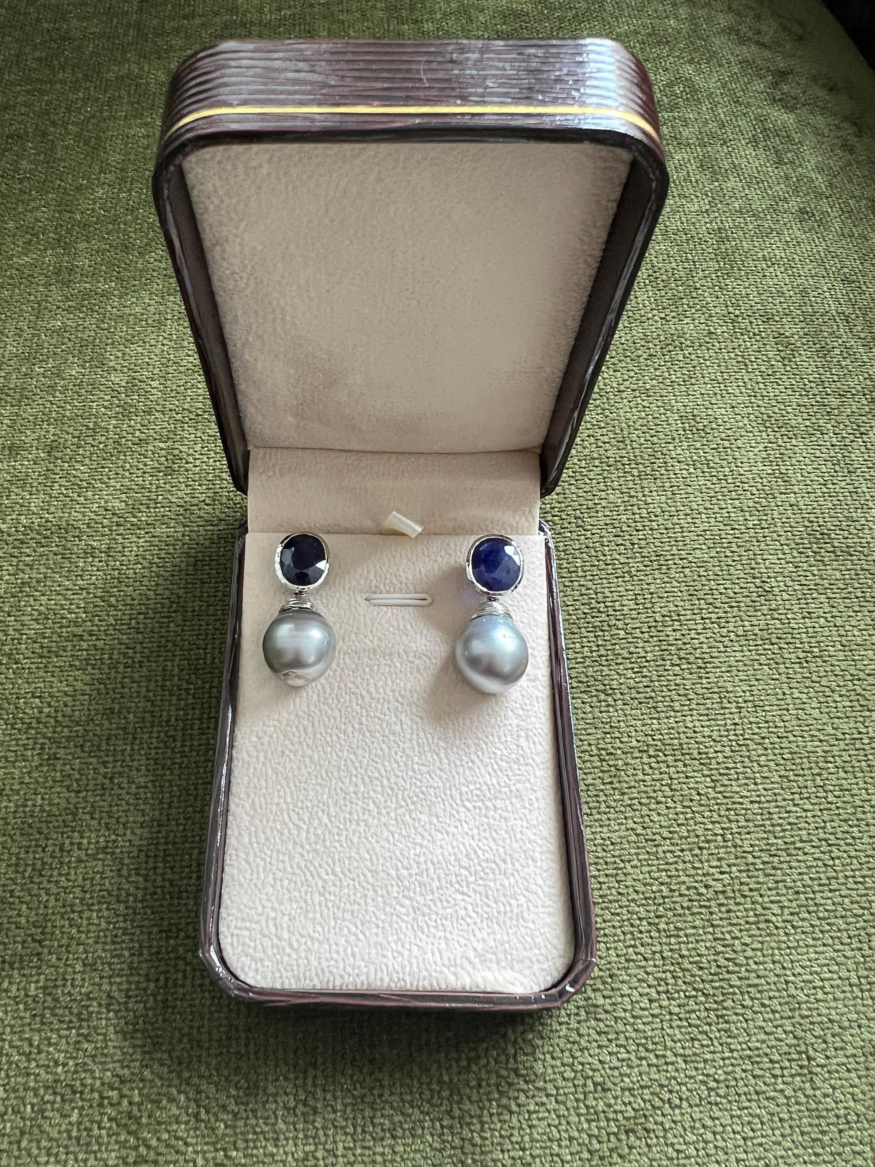 Ensemble boucles d'oreilles Bochic Orient en or et argent 18 carats, perles des mers du Sud et saphir bleu en vente 8