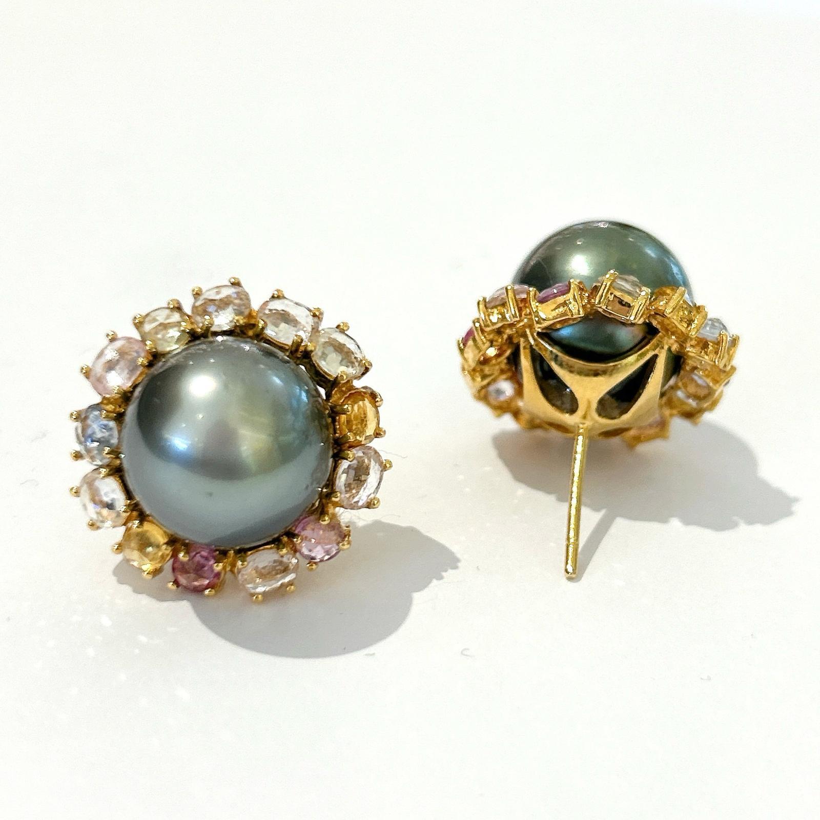 Bochic “Orient” Tahiti Pearls & Multi Sapphire Earrings Set In 18K Gold & Silver In New Condition For Sale In New York, NY
