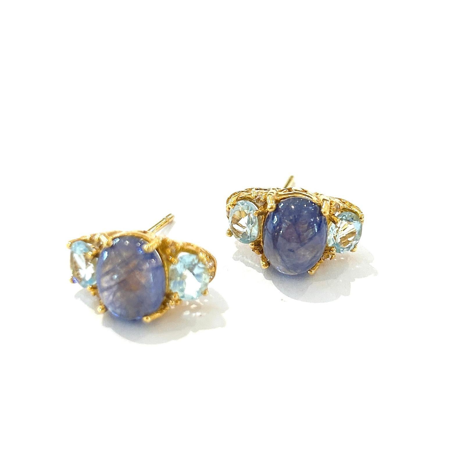 Bochic “Orient” Tanzanite & Blue Topaz Earrings Set In 18K Gold & Silver 

Natural Purple Cabochon Tanzanite - 5 carat  
Natural Blue Topaz - 2,50 carat  

The earrings from the 