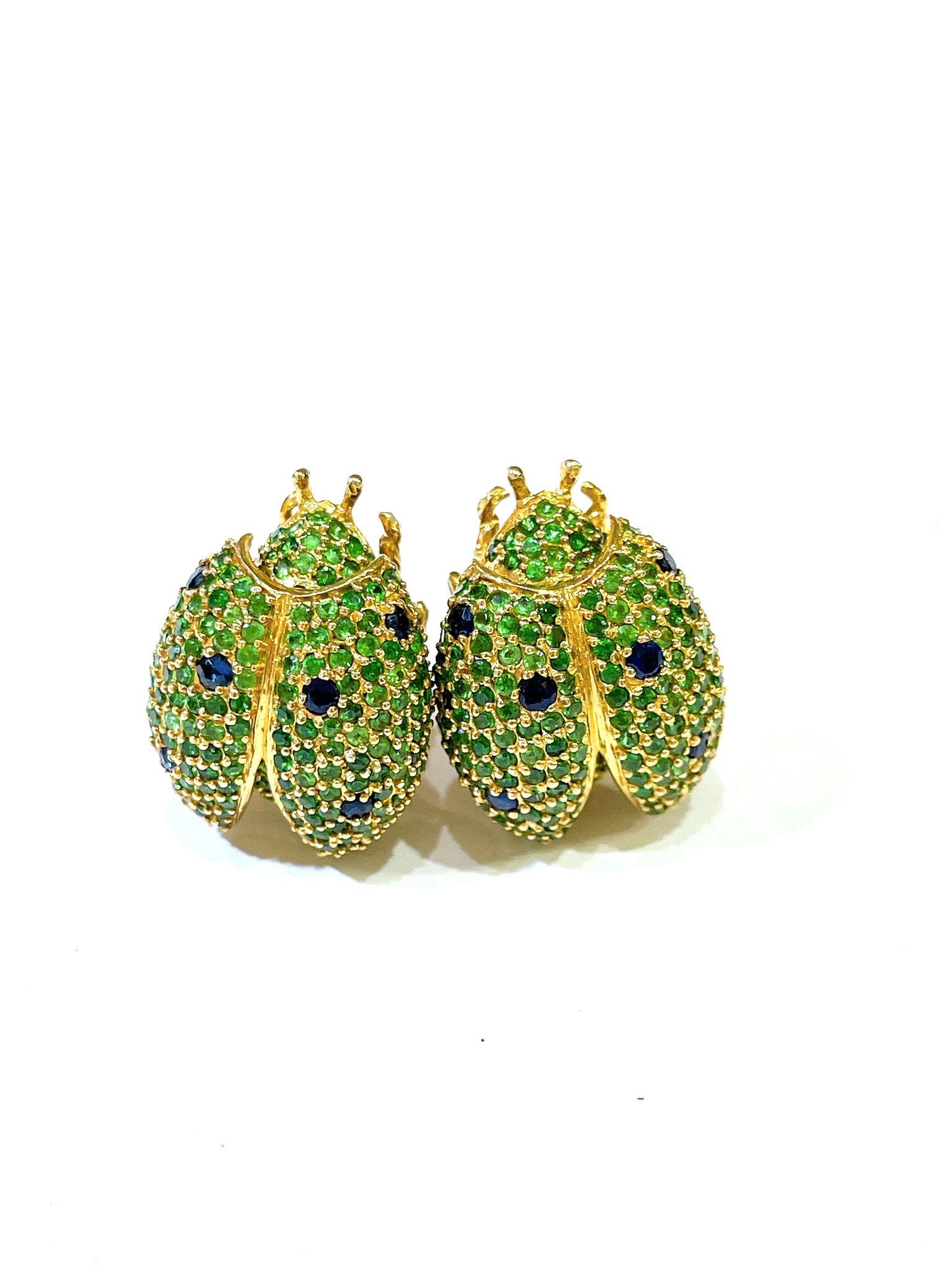 Women's Bochic “Orient” Tsavorite & Blue Sapphire Earrings Set In 18K Gold & Silver For Sale