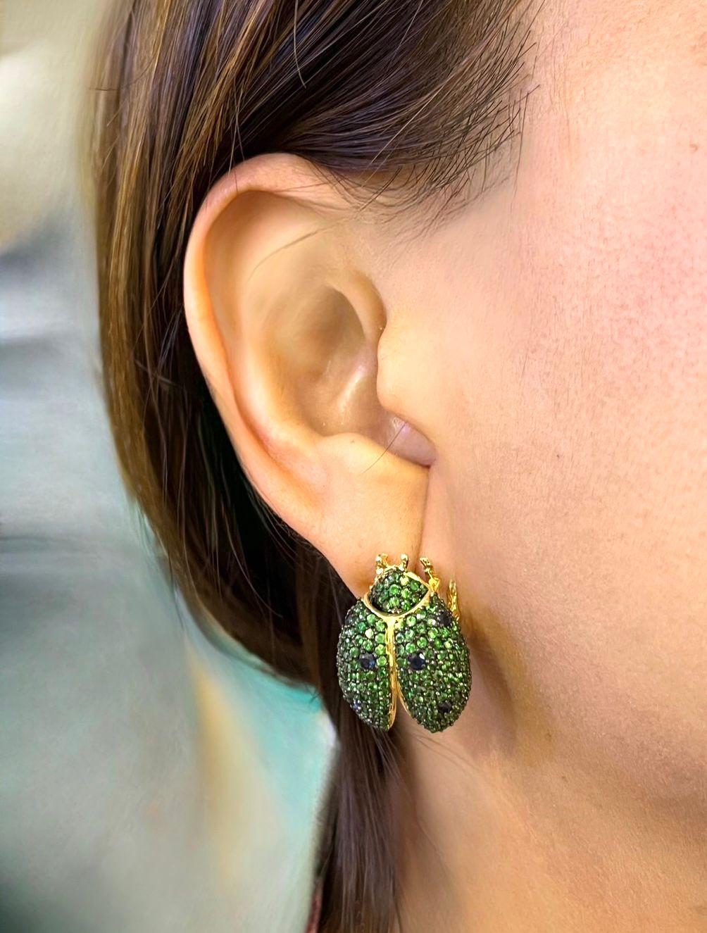 Bochic “Orient” Tsavorite & Blue Sapphire Earrings Set In 18K Gold & Silver For Sale 2