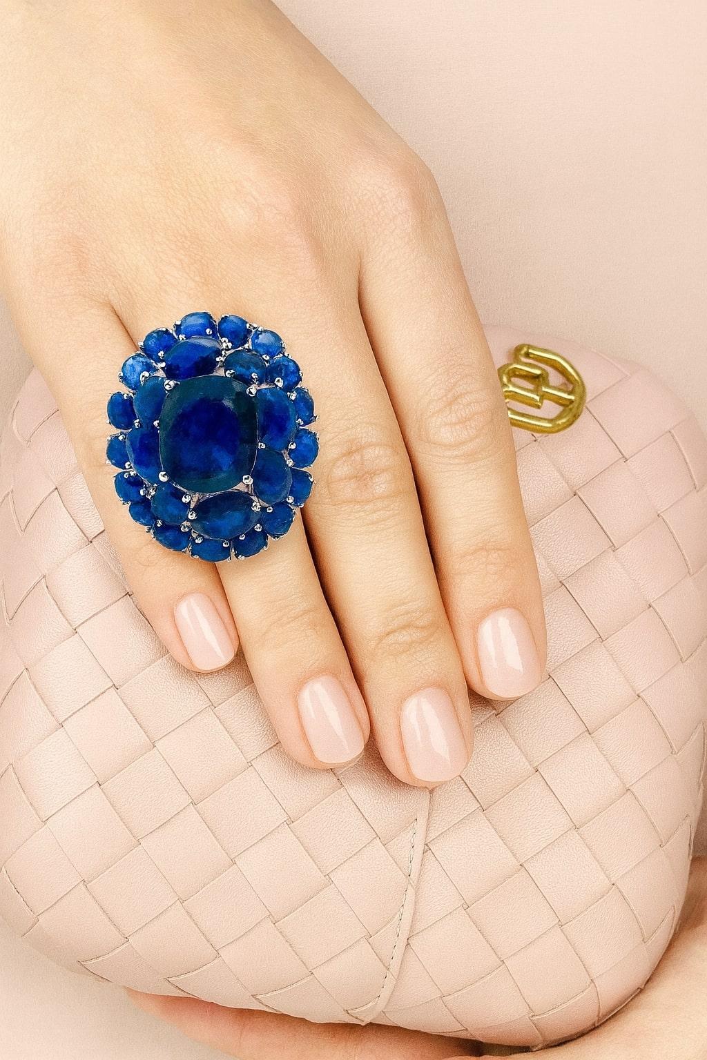 Bochic “Orient” Vintage Blue Sapphire Vintage Cluster Ring Set 18K White Gold & For Sale 5