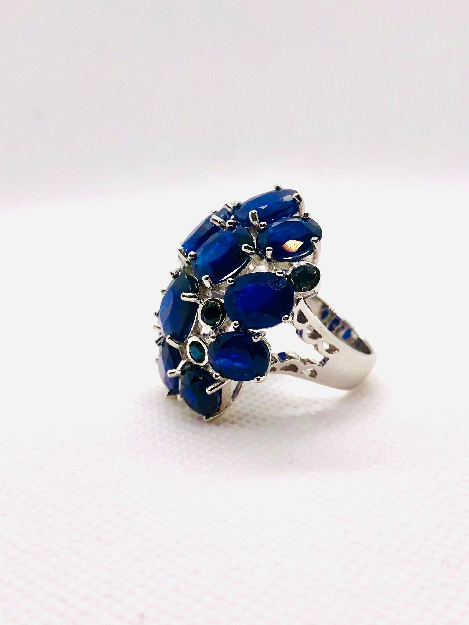 Brilliant Cut Bochic “Orient” Vintage Blue Sapphire Vintage Cluster Ring Set 18K White Gold & For Sale
