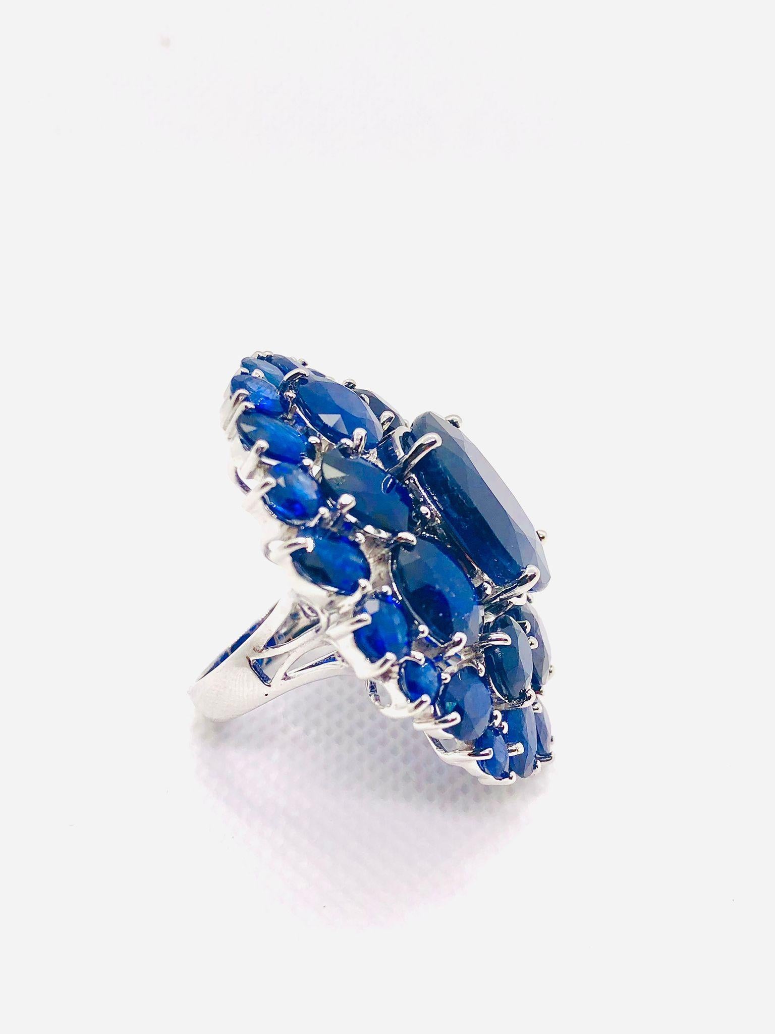 Bochic “Orient” Vintage Blue Sapphire Vintage Cluster Ring Set 18K White Gold & For Sale 3