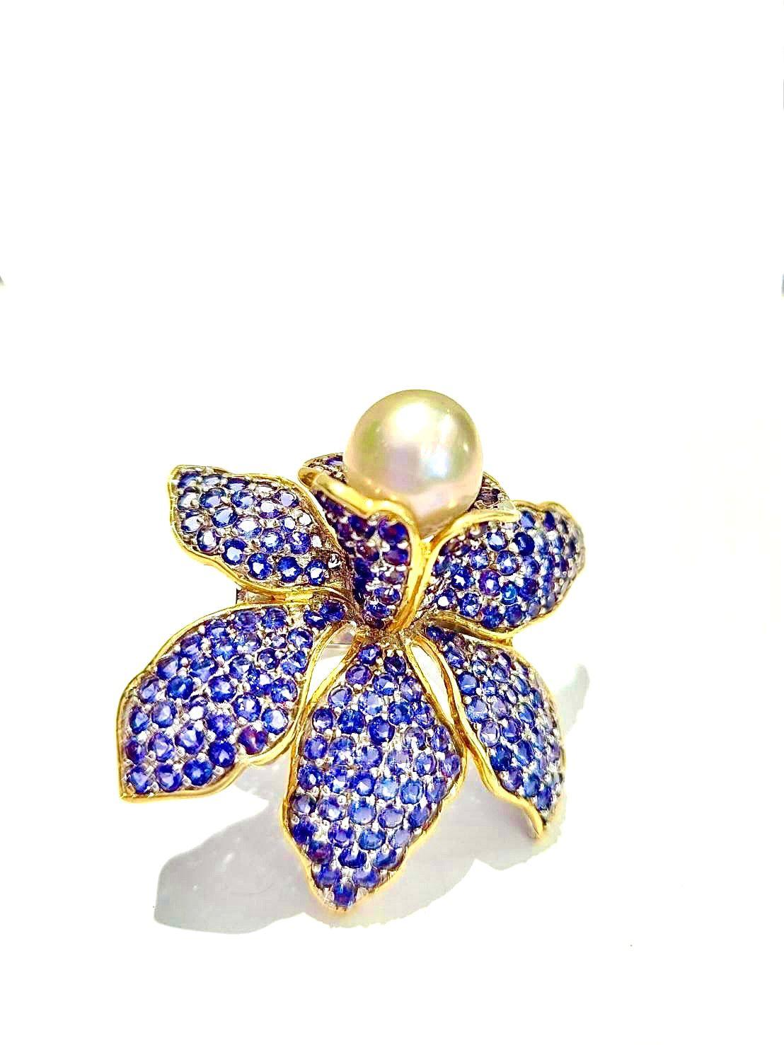 Bochic “Orient” Vintage Blue Sapphire & White South Sea Pearl Ring – 18K Gold over Silver

Step into elegance with this exquisite multi-gem Ring from Bochic’s “Orient” Collection, a limited traveling collection inspired by exotic destinations and
