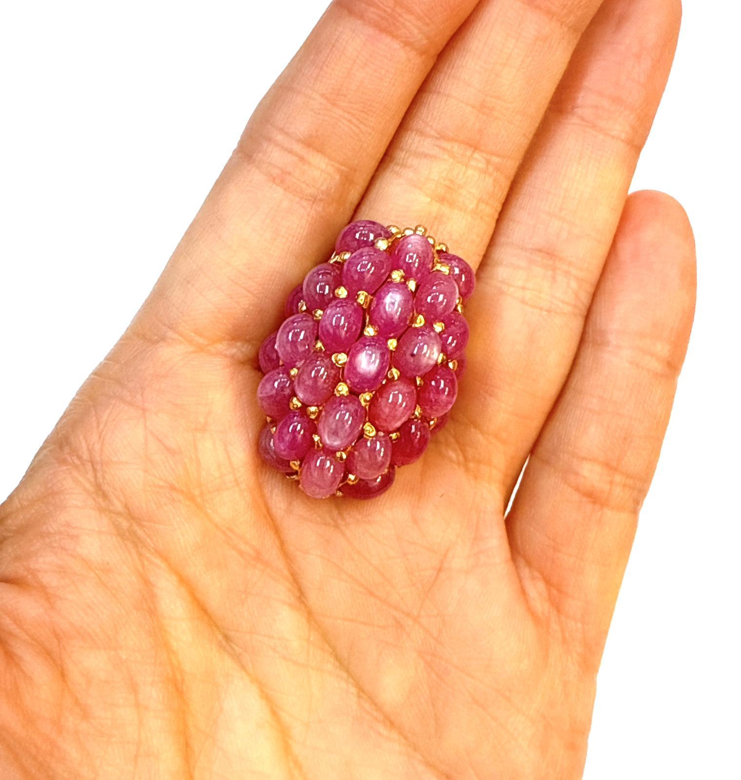 Bochic “Orient” Vintage Bubble Cabochon Ruby Ring Set In 18K Gold & Silver In Excellent Condition For Sale In New York, NY