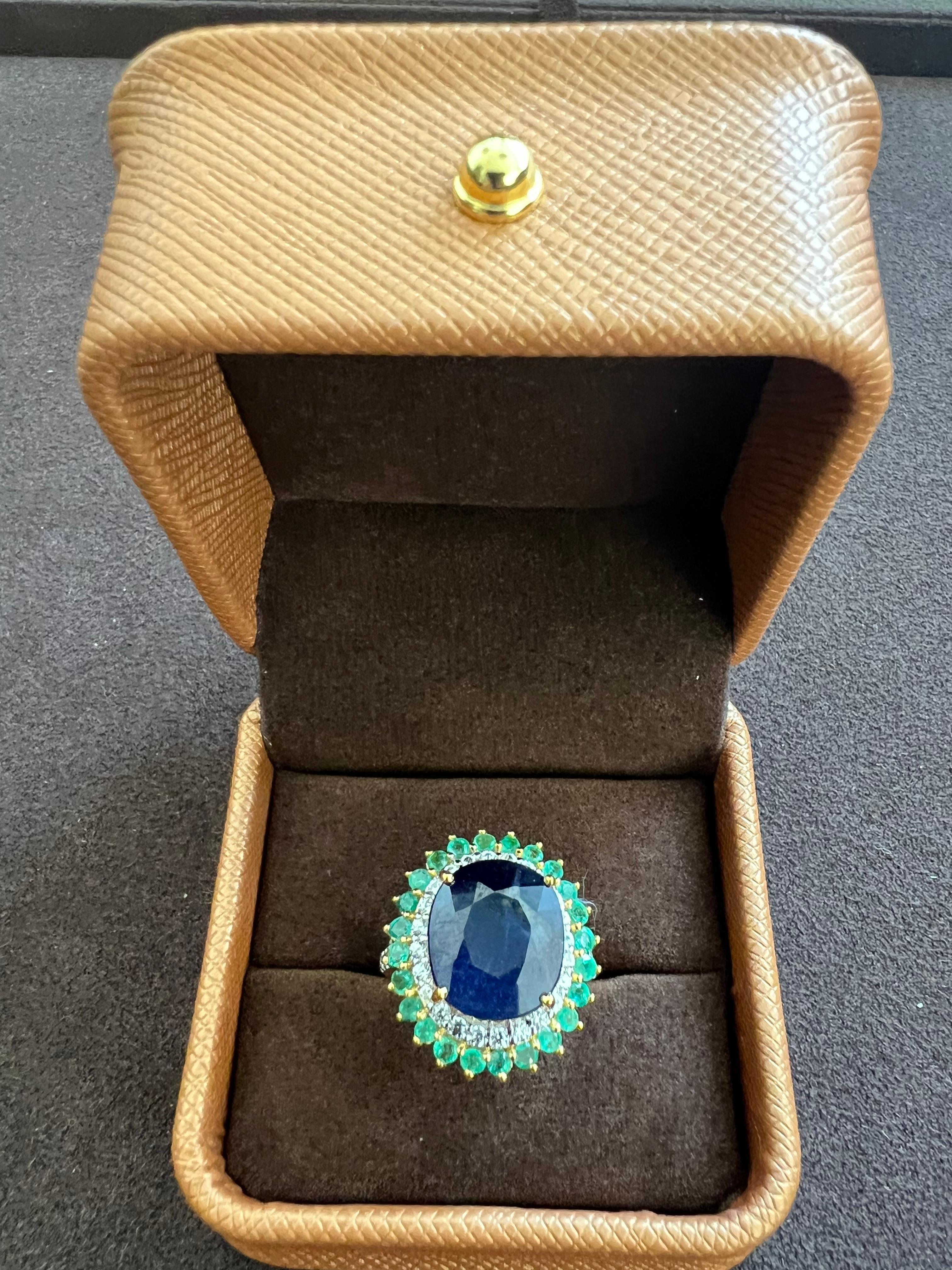 Brilliant Cut Bochic “Orient” Vintage Diamond, Blue Sapphire & Emerald Ring Set In 18K Gold & For Sale