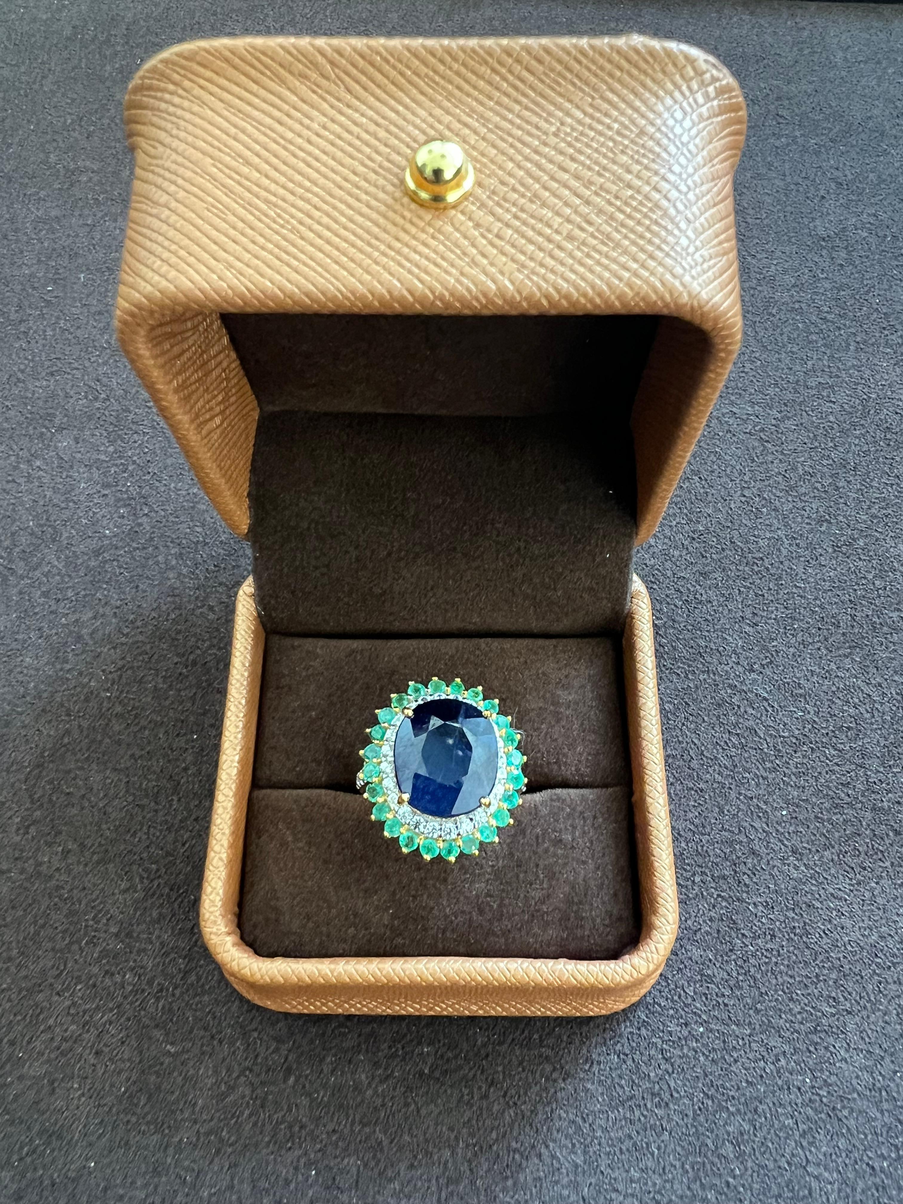 Bochic “Orient” Vintage Diamond, Blue Sapphire & Emerald Ring Set In 18K Gold & For Sale 2