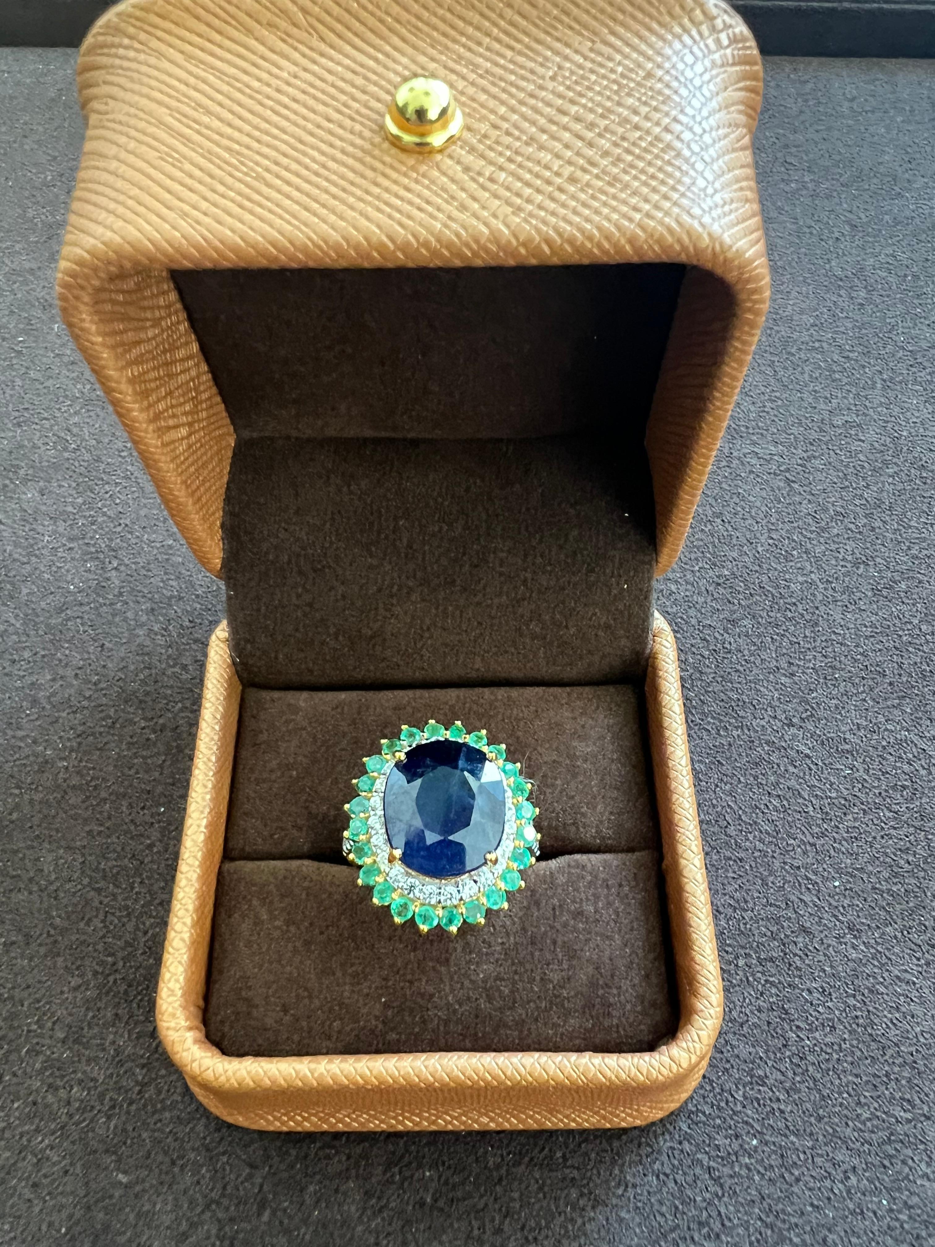 Bochic “Orient” Vintage Diamond, Blue Sapphire & Emerald Ring Set In 18K Gold & For Sale 3