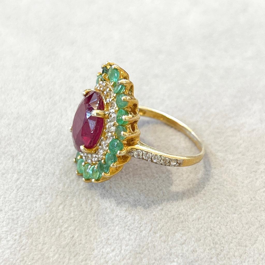 Bochic “Orient” Vintage Retro Emerald, Ruby & Diamond  Ring Set In 18K Gold & Silver 

Natural Red Ruby From Burma, Oval Cut 
9 Carat 
Natural Green Emerald from Zambia, Round Cut
3 Carat 
Natural Diamonds, Round Cut
1.20 Carat 



This Ring is from