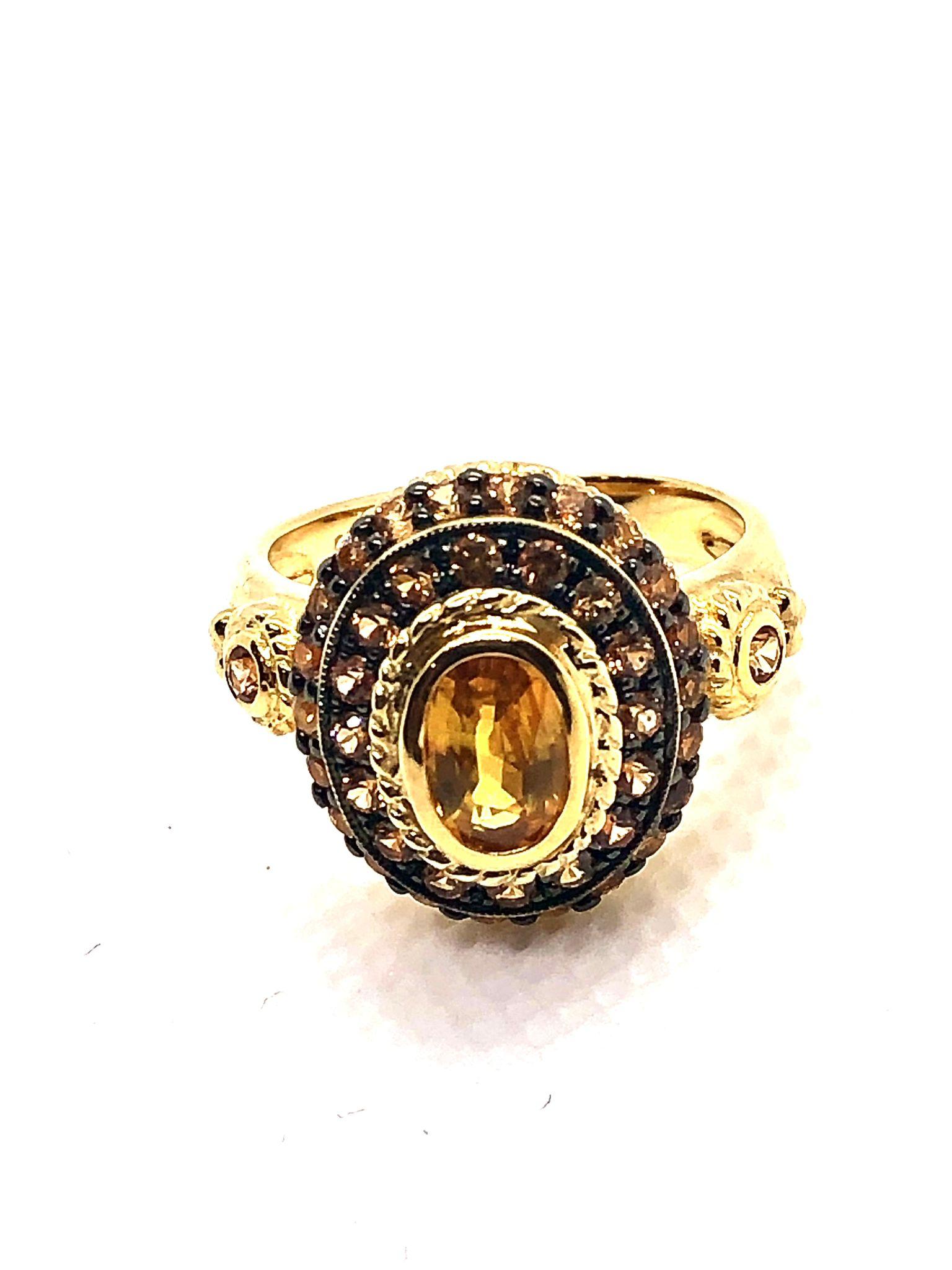 Bochic “Orient” Vintage Fancy Yellow Sapphire Ring Set In 18K Gold & Silver In Excellent Condition For Sale In New York, NY