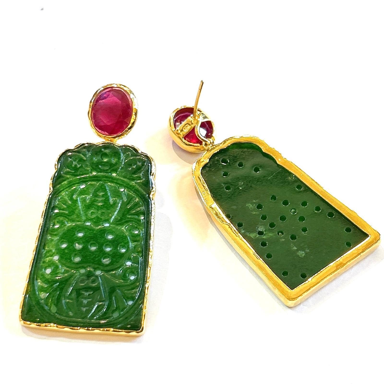 Bochic “Orient” Vintage Jade & Red Ruby Earrings set in 18K Gold & Silver In New Condition For Sale In New York, NY
