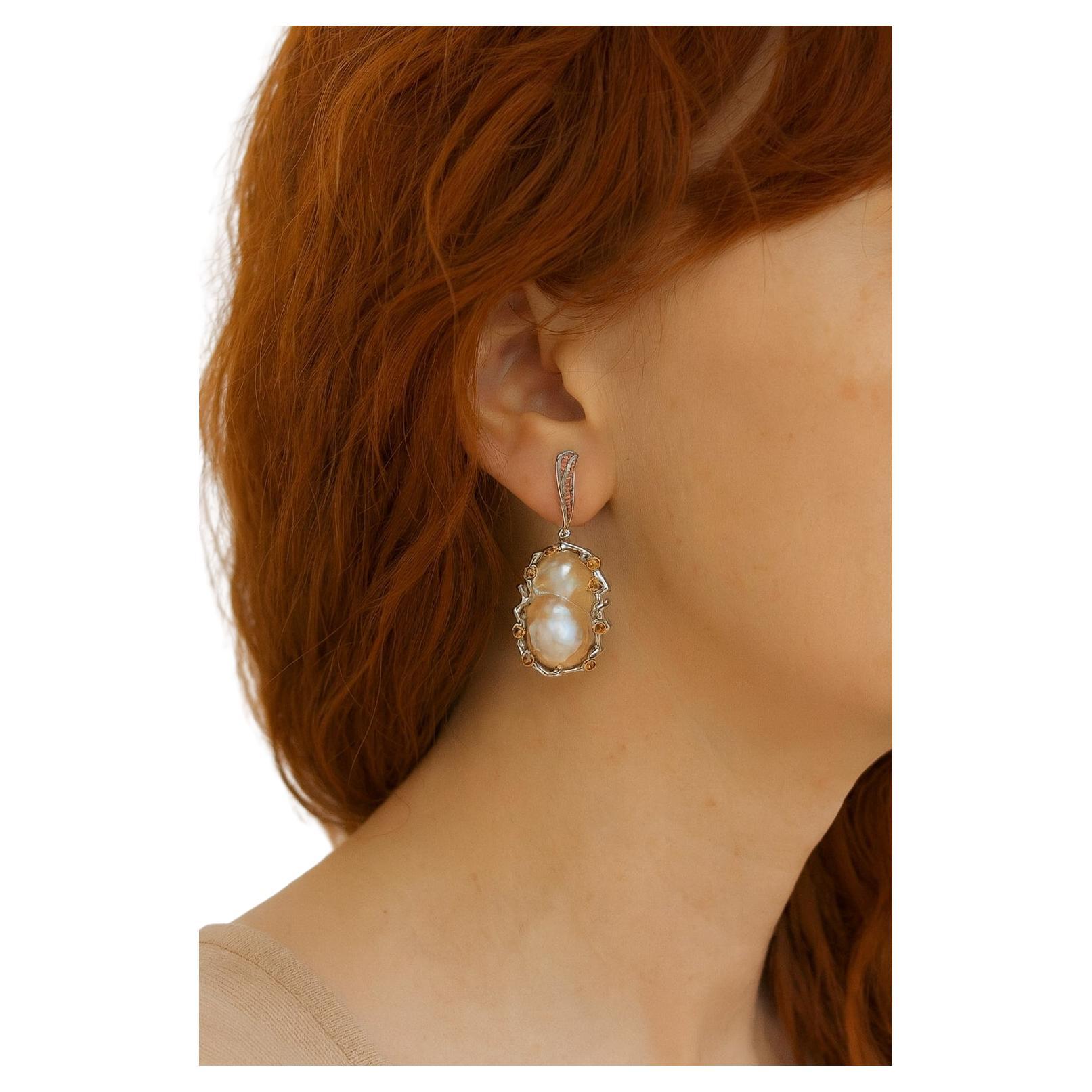 Bochic "Orient" Boucles d
oreilles Vintage Multi Saphirs et Perles Baroques Blanches en 18k