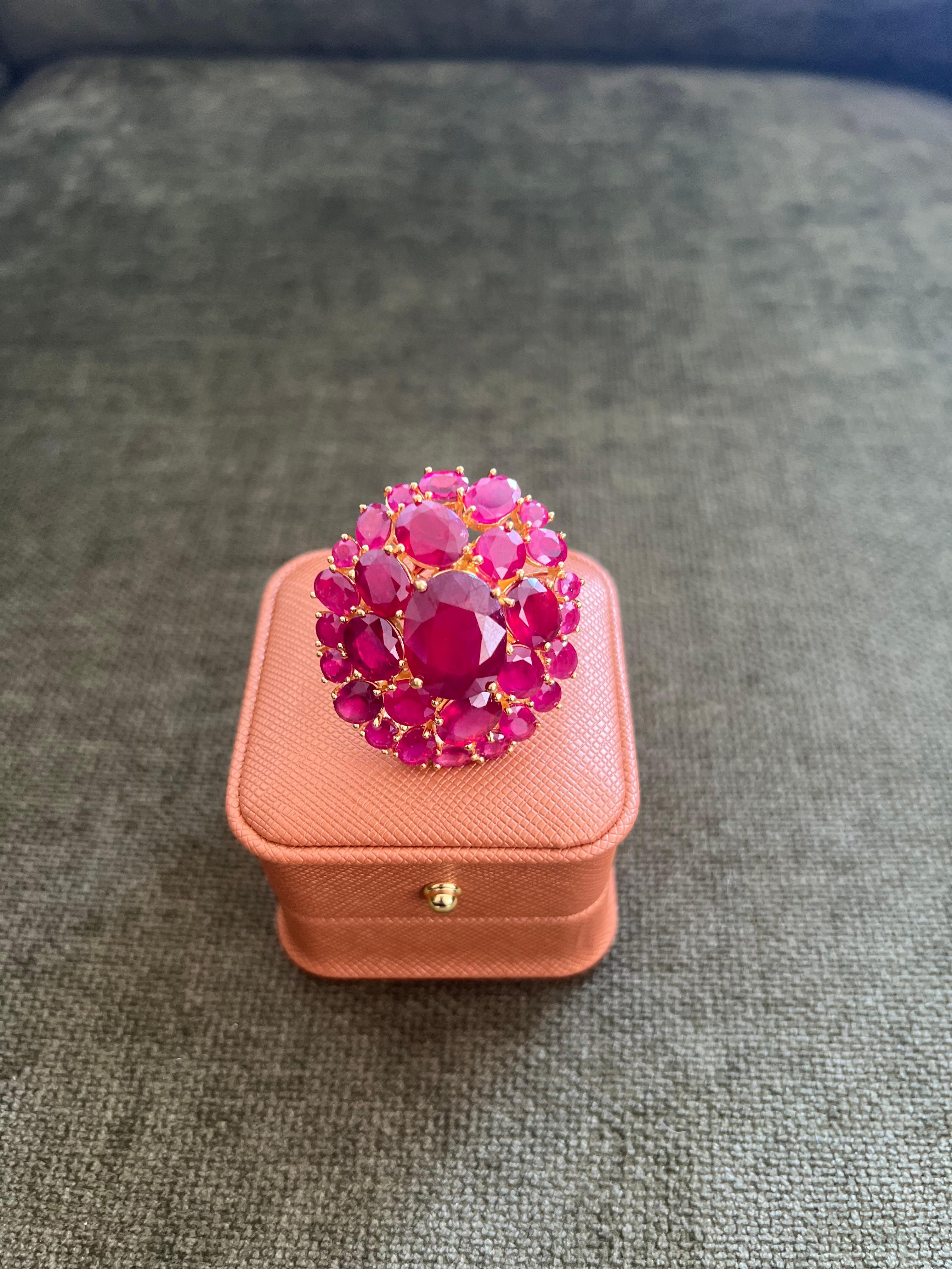 Brilliant Cut Bochic “Orient” Vintage Natural Ruby Cocktail Ring Set In 18K Gold, Certificate For Sale