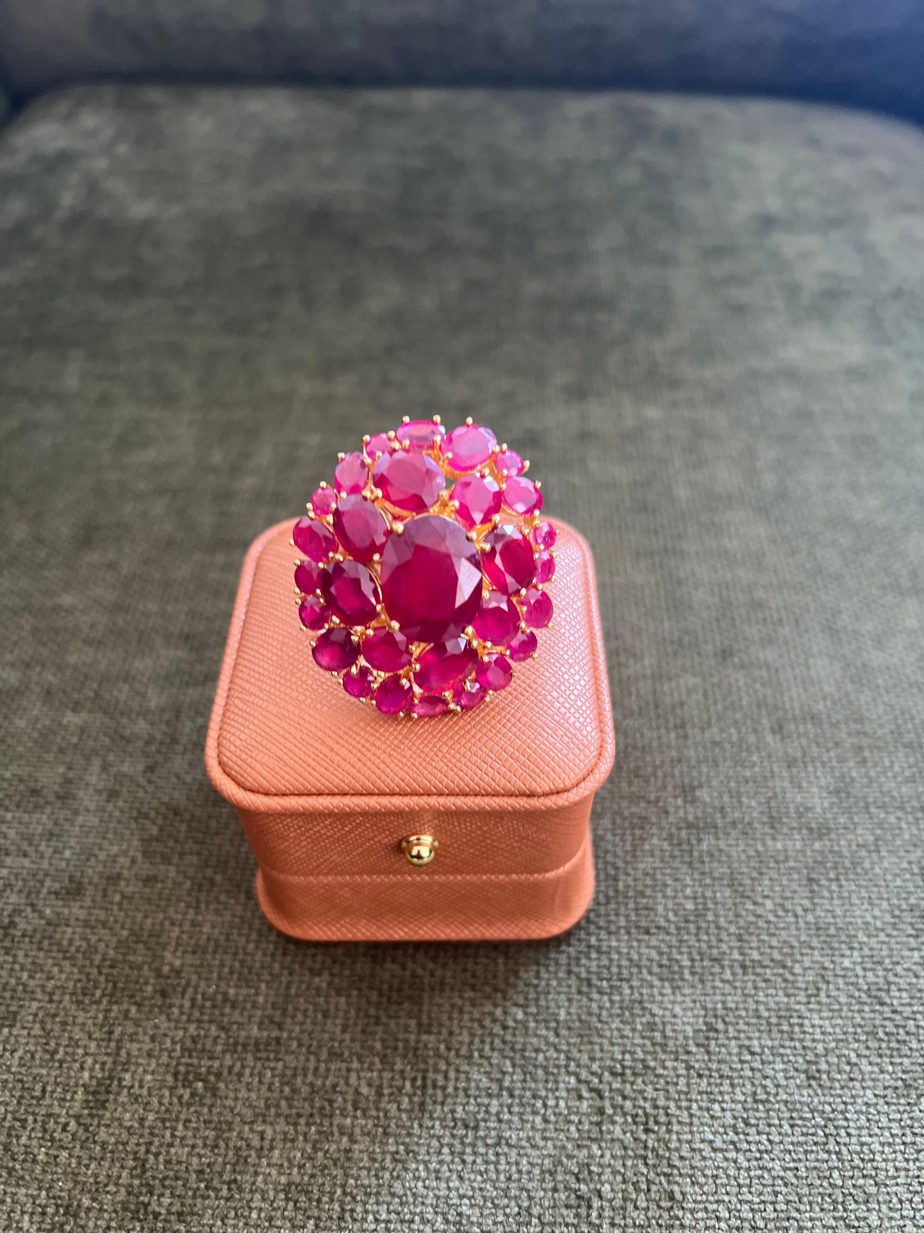 Bochic “Orient” Vintage Natural Ruby Cocktail Ring Set In 18K Gold, Certificate In Excellent Condition For Sale In New York, NY