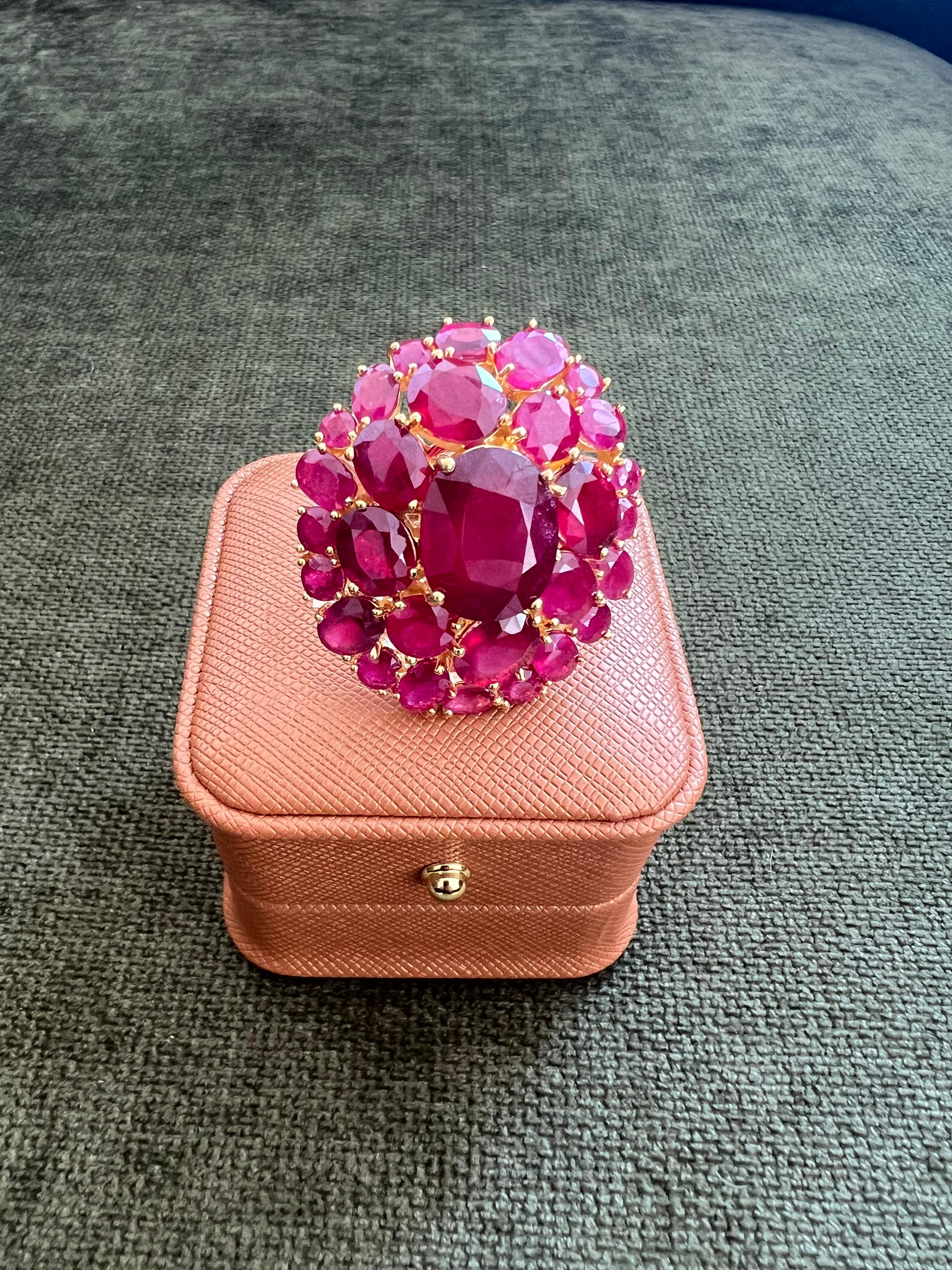 Women's or Men's Bochic “Orient” Vintage Natural Ruby Cocktail Ring Set In 18K Gold, Certificate For Sale
