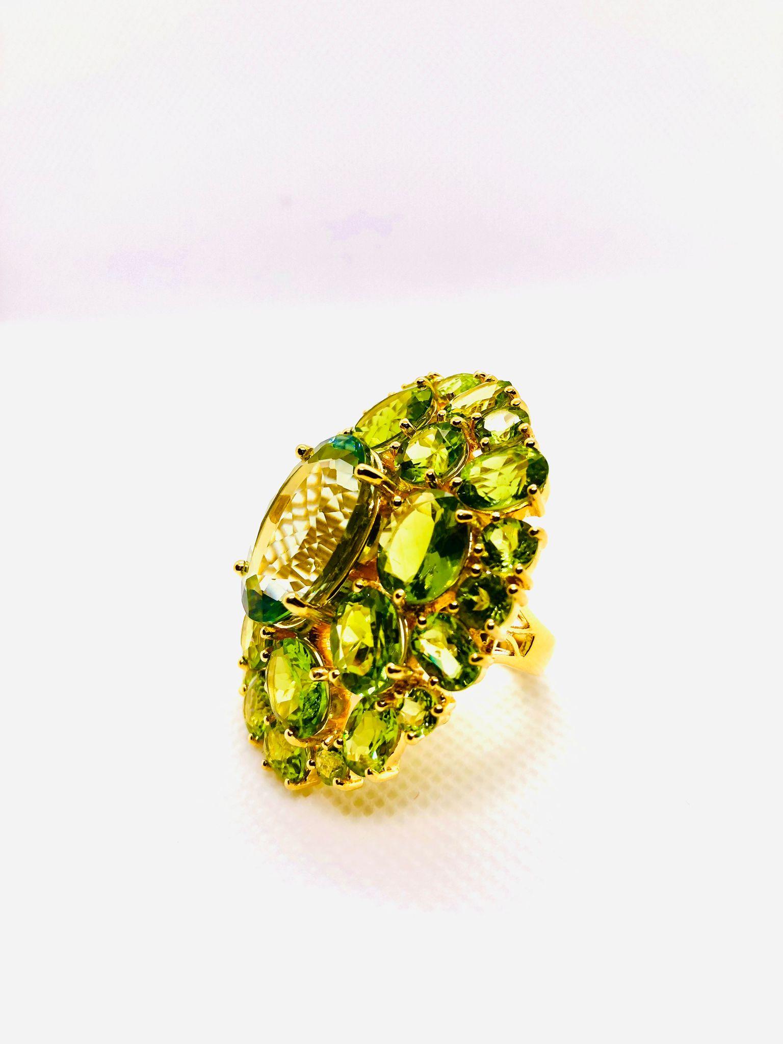 Bochic “Orient” Vintage Peridot & Green Amethyst Ring Set In 18K Gold & Silver In Excellent Condition For Sale In New York, NY