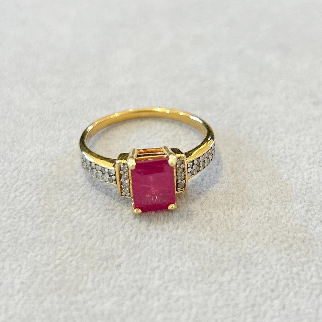 Bochic “Orient” Vintage Retro Ruby & Diamond  Ring Set In 18K Gold & Silver 

Natural Slice Cut Ruby - 1.50 Carat 
Gray natural Diamonds - 1.24 Carat 

This Ring is from the 