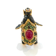Bague « Orient » de Bochic, modèle vintage avec éléphant en rubis, émeraudes et saphirs, en or 18 carats et argent
