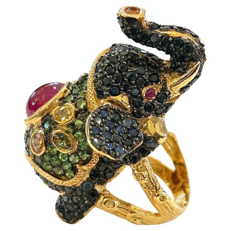 Bochic „Orient“ – Vintage-Ring mit Rubin, Smaragd und Saphir in Elefantenform, 18-karätiges Gold und Silber im Angebot