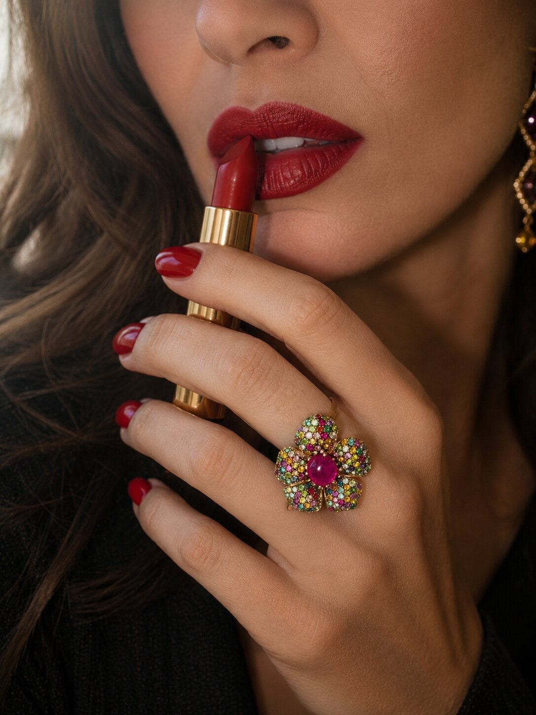 Bochic „Orient“ Vintage-Cocktailring mit Rubin und verschiedenen Saphiren – 18-karätiges Gold und Silber im Angebot