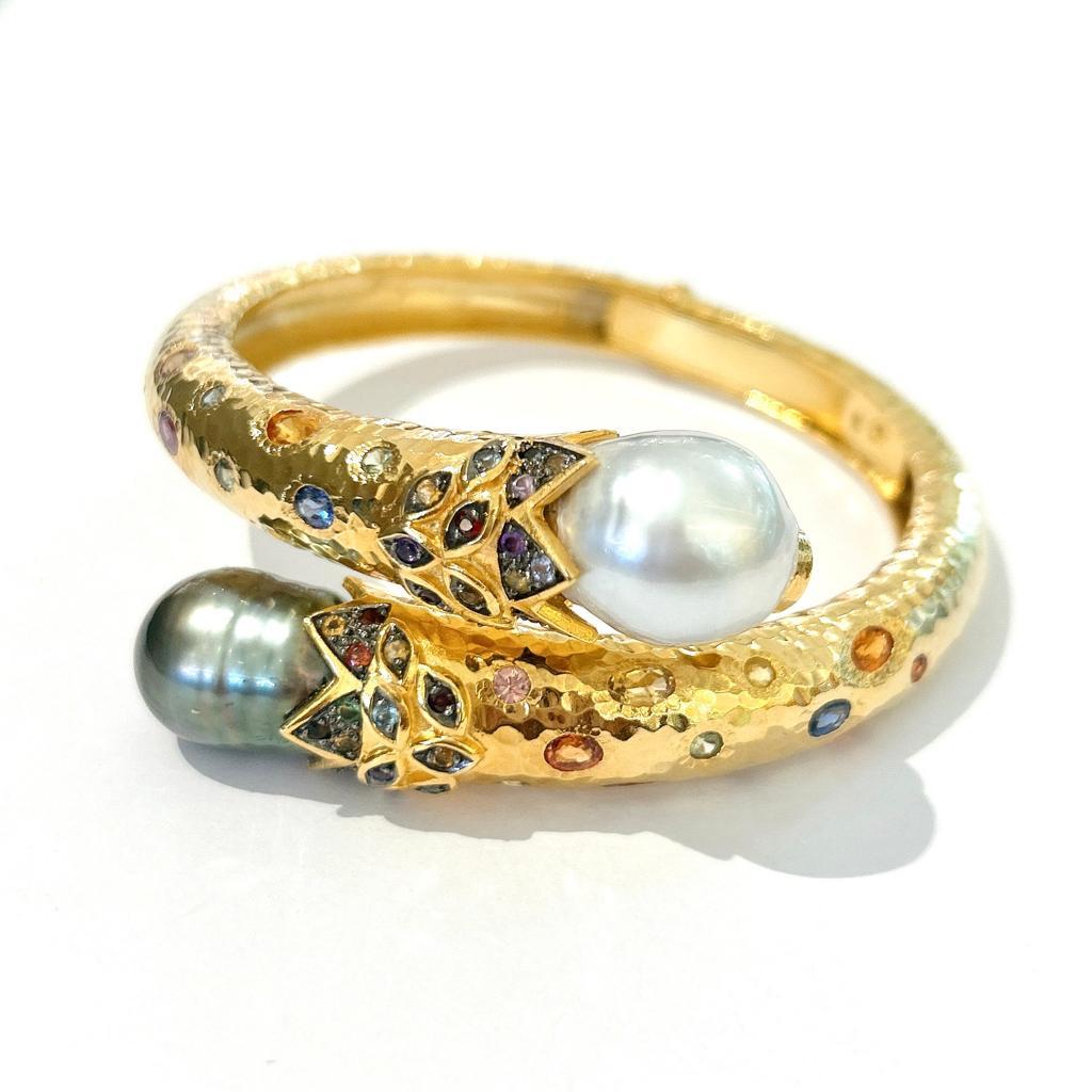 Bochic “Orient” Vintage Ruby, Pearl & Multi Sapphire Dragon Bangle Set In 18K Gold & Silver

Multi color sapphires from Sri Lanka 
3 Carat 
Colors: Pink, Orange, Blue, Rose, Yellow, Green 
White South Sea Pearl 
Black Tahiti Pearl 

The bangle has