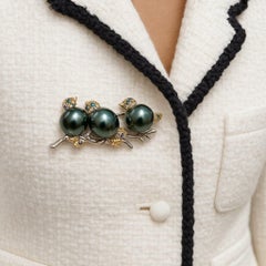 Bochic “Orient” Vintage Sapphire & Black South Sea Pearl Brooch Set In 18K & Sil Bochic “Orient” Vintage Sapphire & Black South Sea Pearl Brooch Set In 18K & Sil